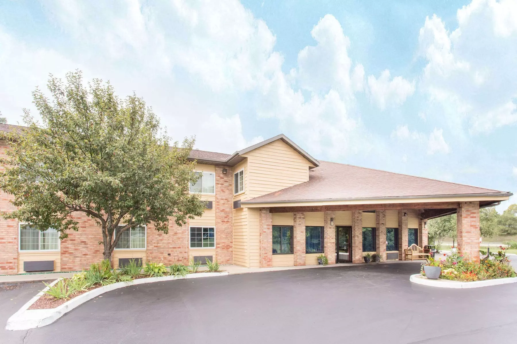 Baymont by Wyndham Muskegon - Primary Image