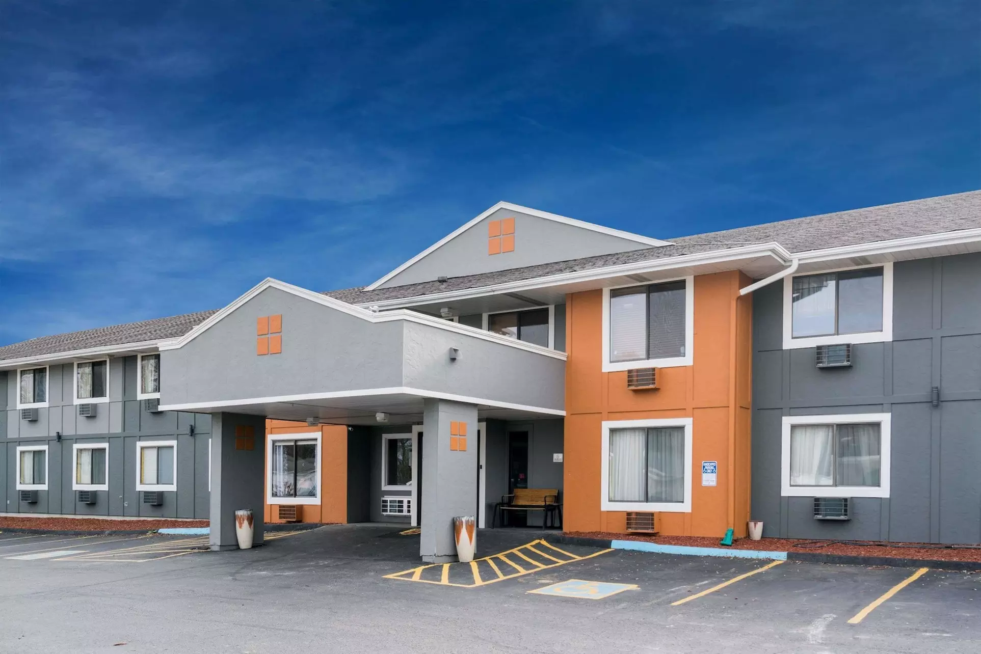 Super 8 by Wyndham Rochester Mayo Clinic Area - Primary Image