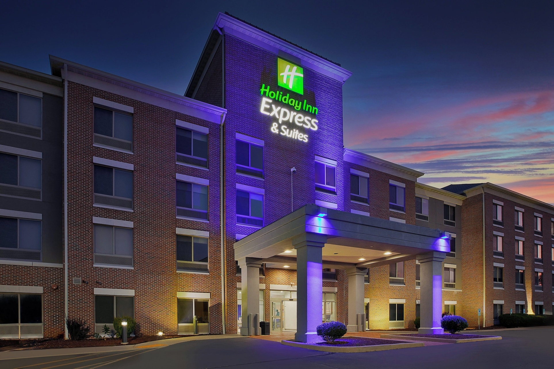 Holiday Inn Express And Suites Milwaukee Nw Park Place by IHG