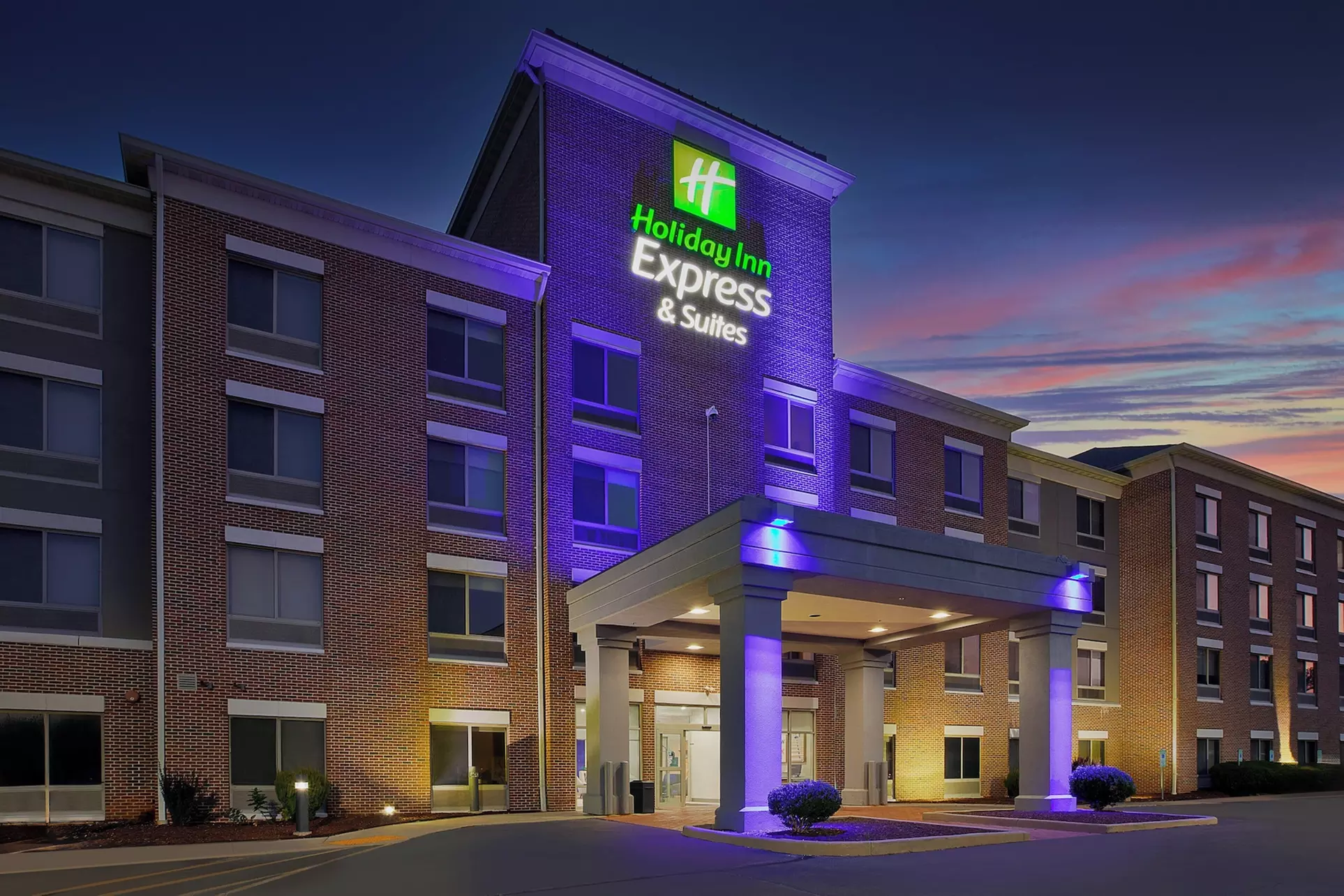 Holiday Inn Express And Suites Milwaukee Nw Park Place by IHG