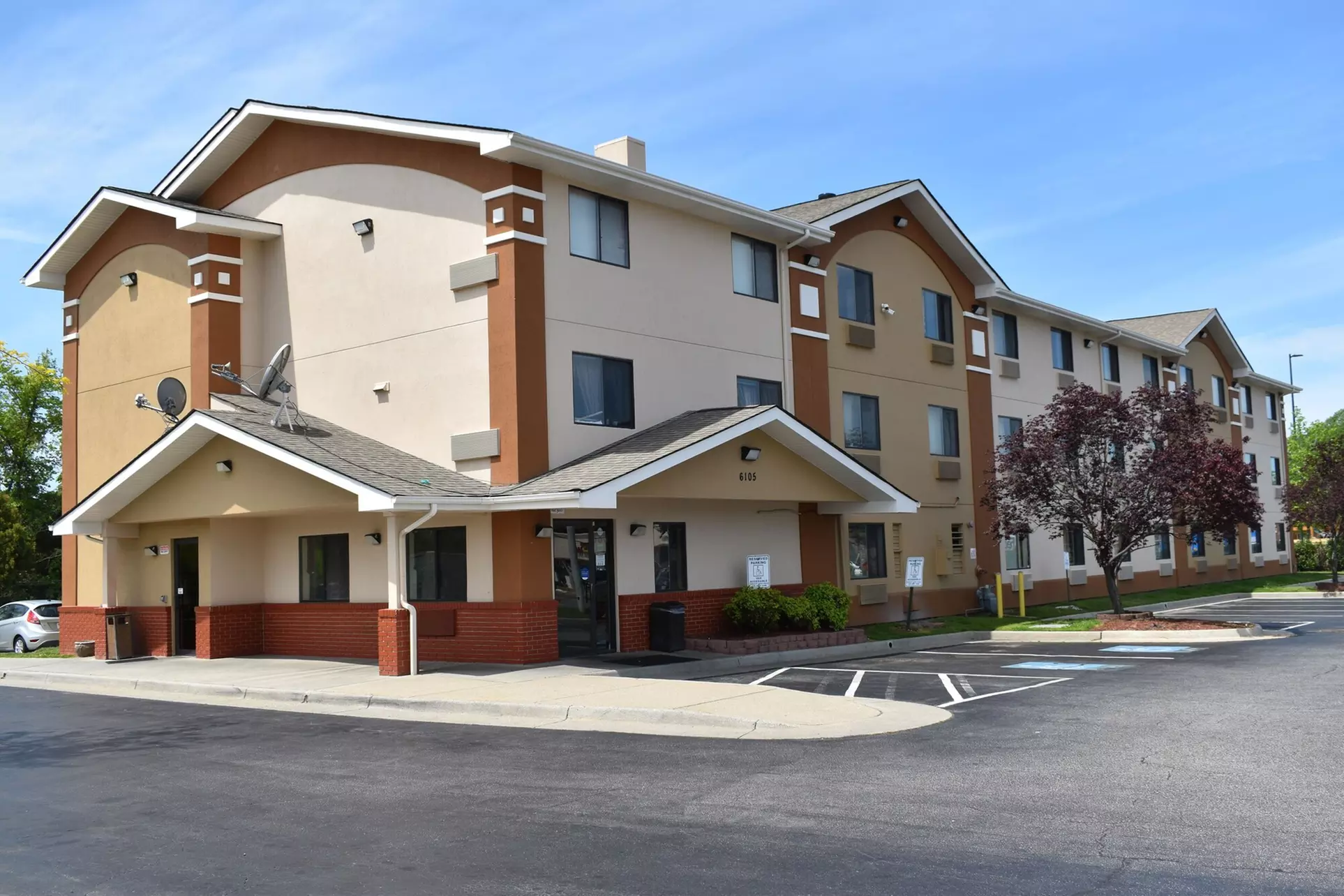 Super 8 by Wyndham Newport News/Jefferson Ave. - Primary Image
