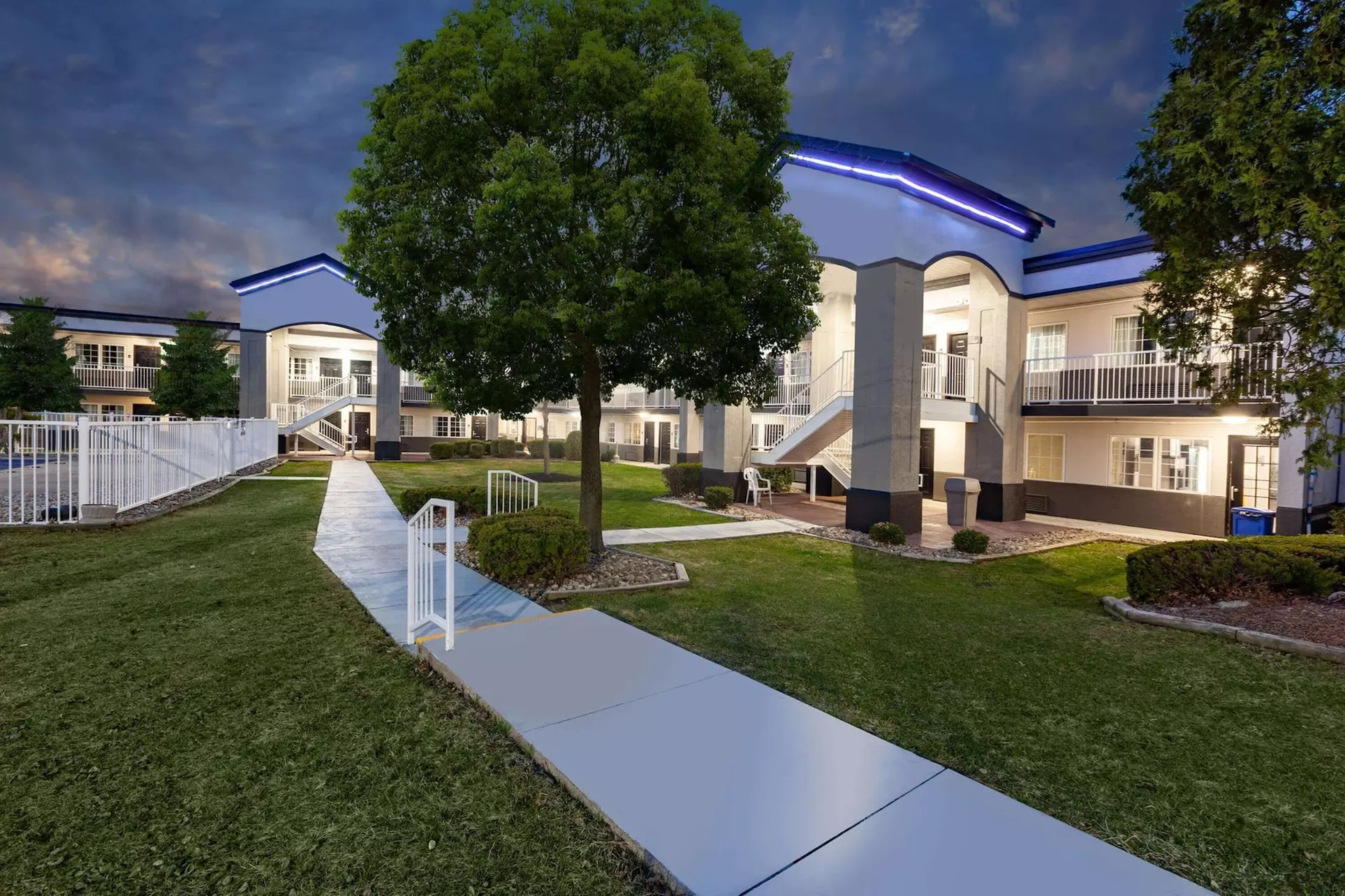 Days Inn by Wyndham Austintown - Primary Image