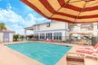 Days Inn & Suites by Wyndham Braunig Lake - Second Medium