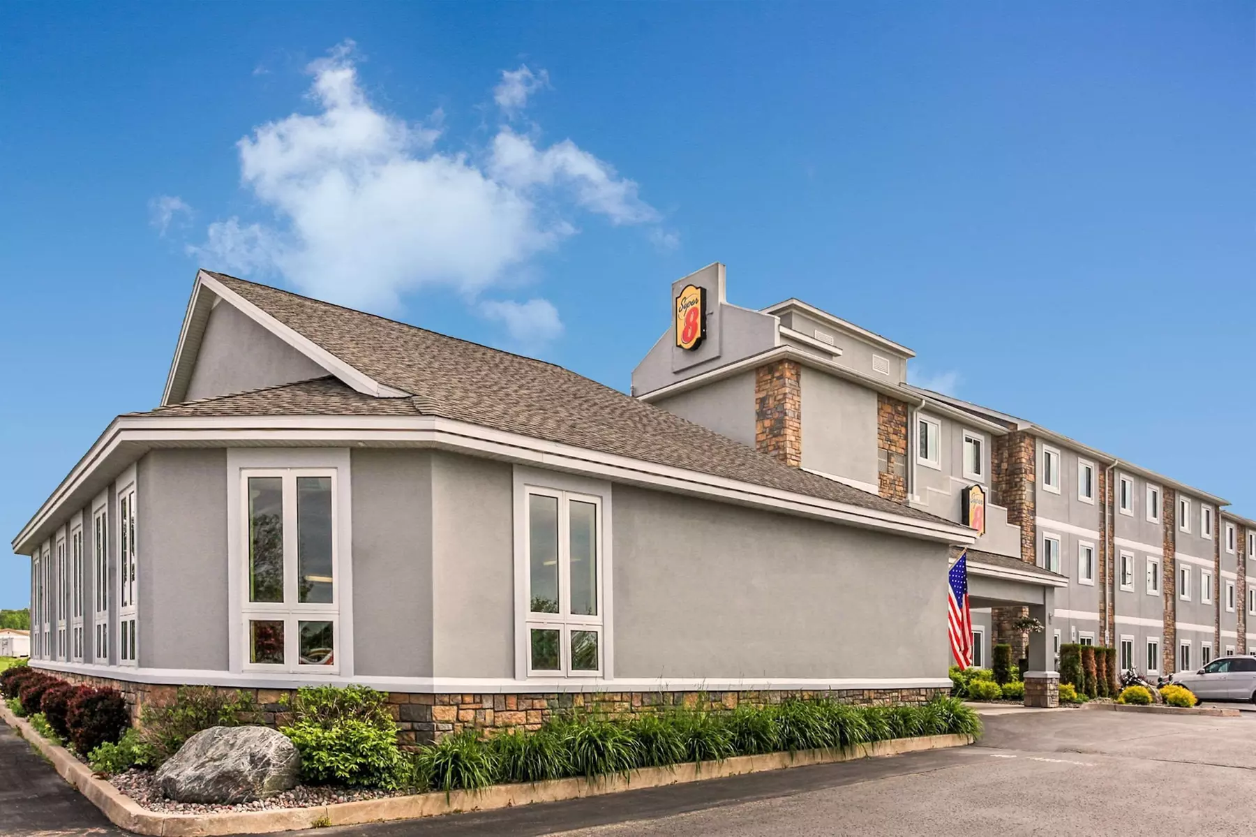 Super 8 by Wyndham Sault Ste. Marie - Primary Image