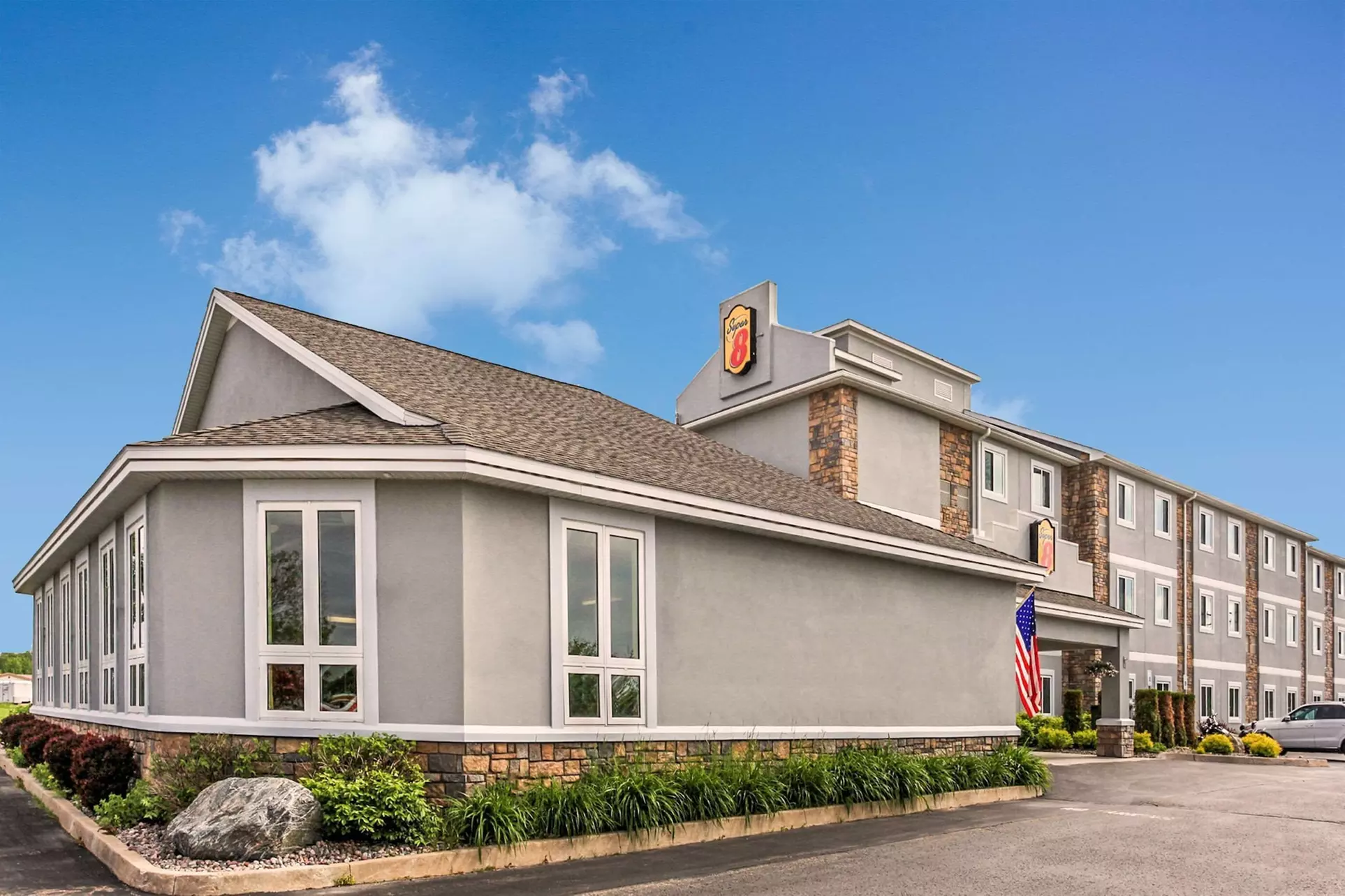 Super 8 by Wyndham Sault Ste. Marie - Primary Image