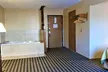 Super 8 by Wyndham Iowa Falls - Second Medium