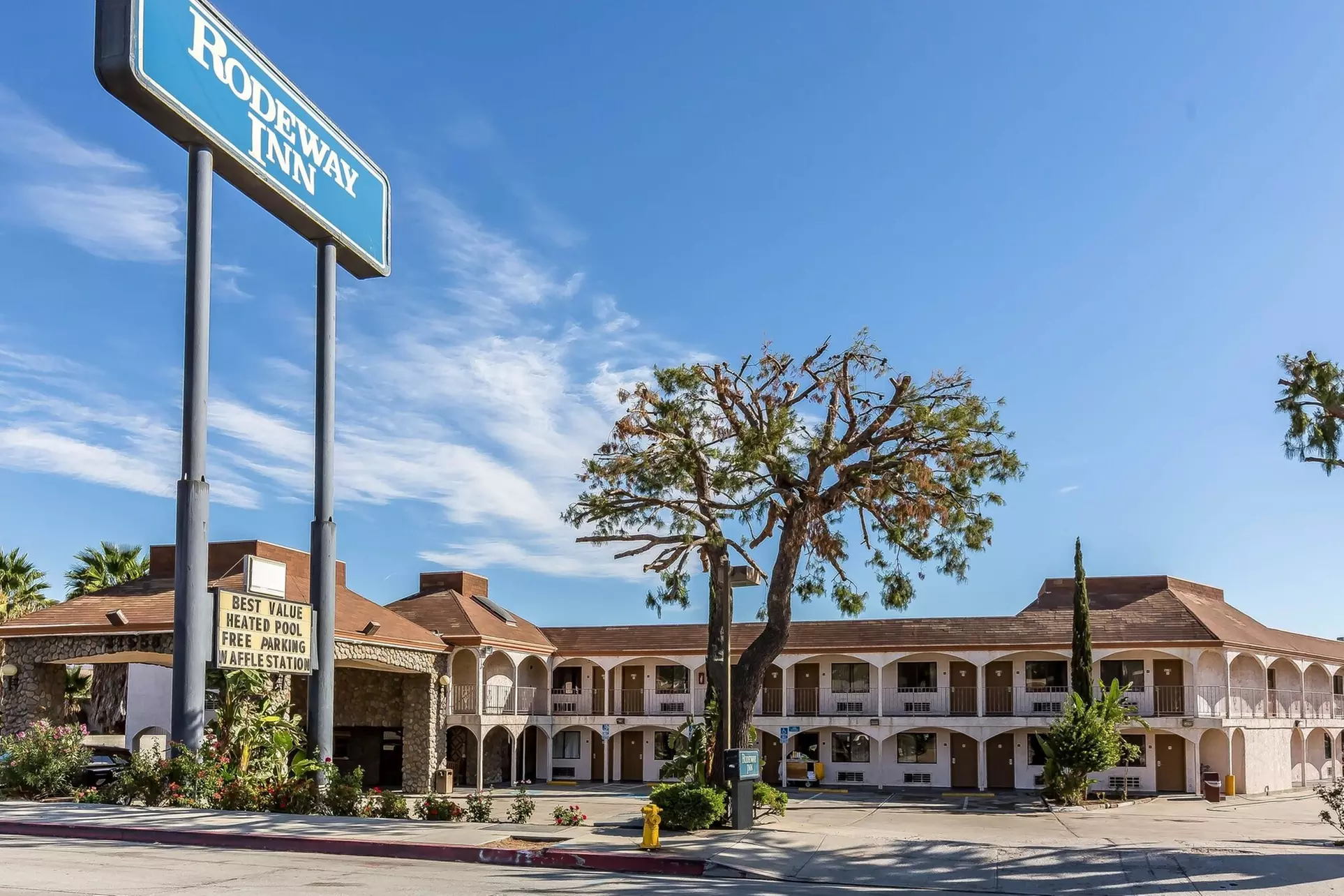 Rodeway Inn Magic Mountain Area - Primary Image