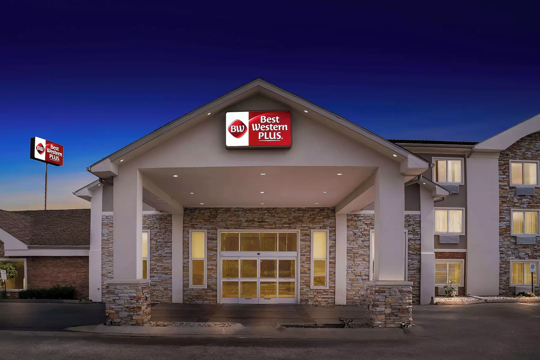 Best Western Plus Flint Airport Inn & Suites - Primary Image