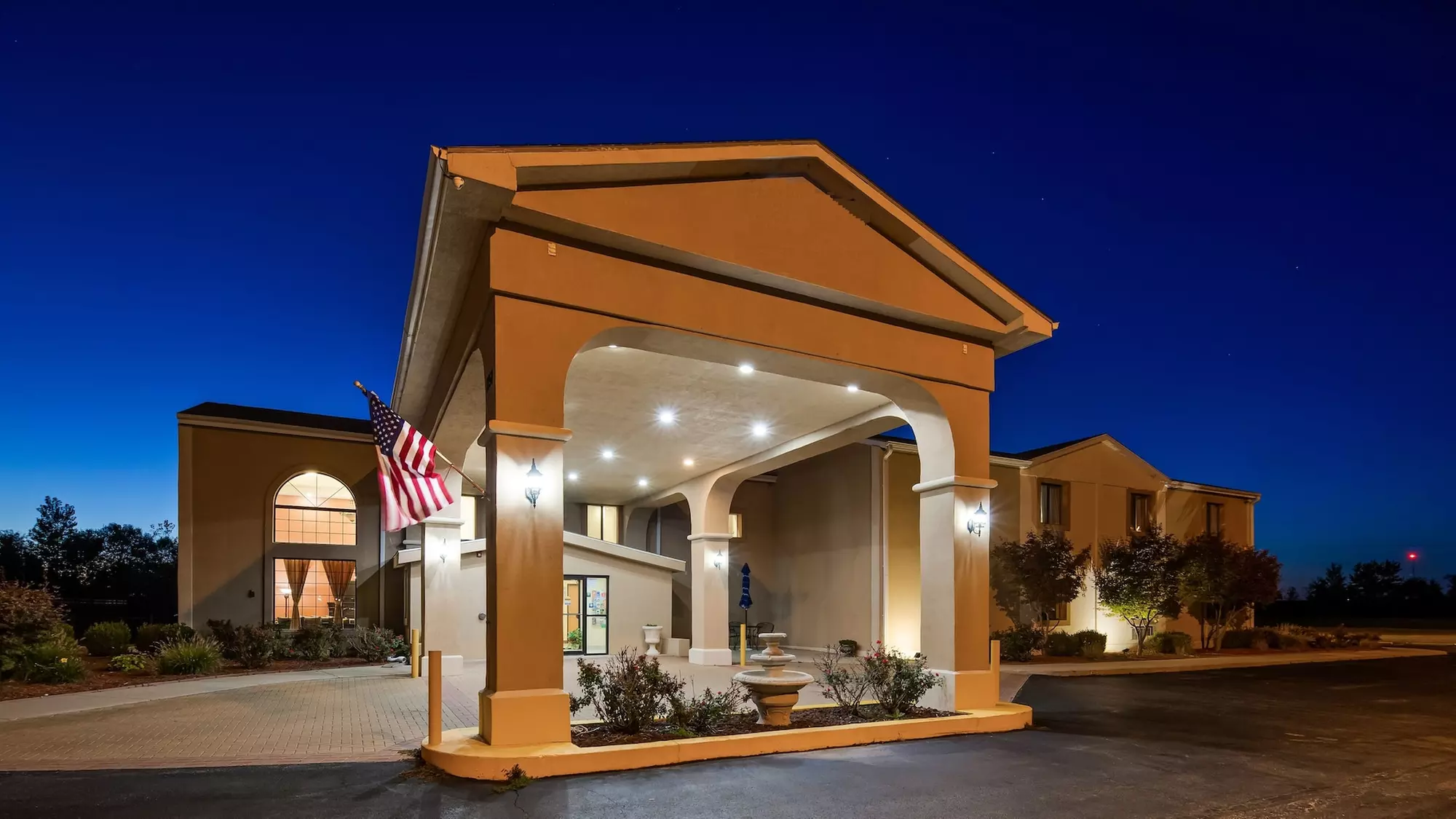 Hotel Lincoln Inn on Route 66 and near I-55 - Primary Image