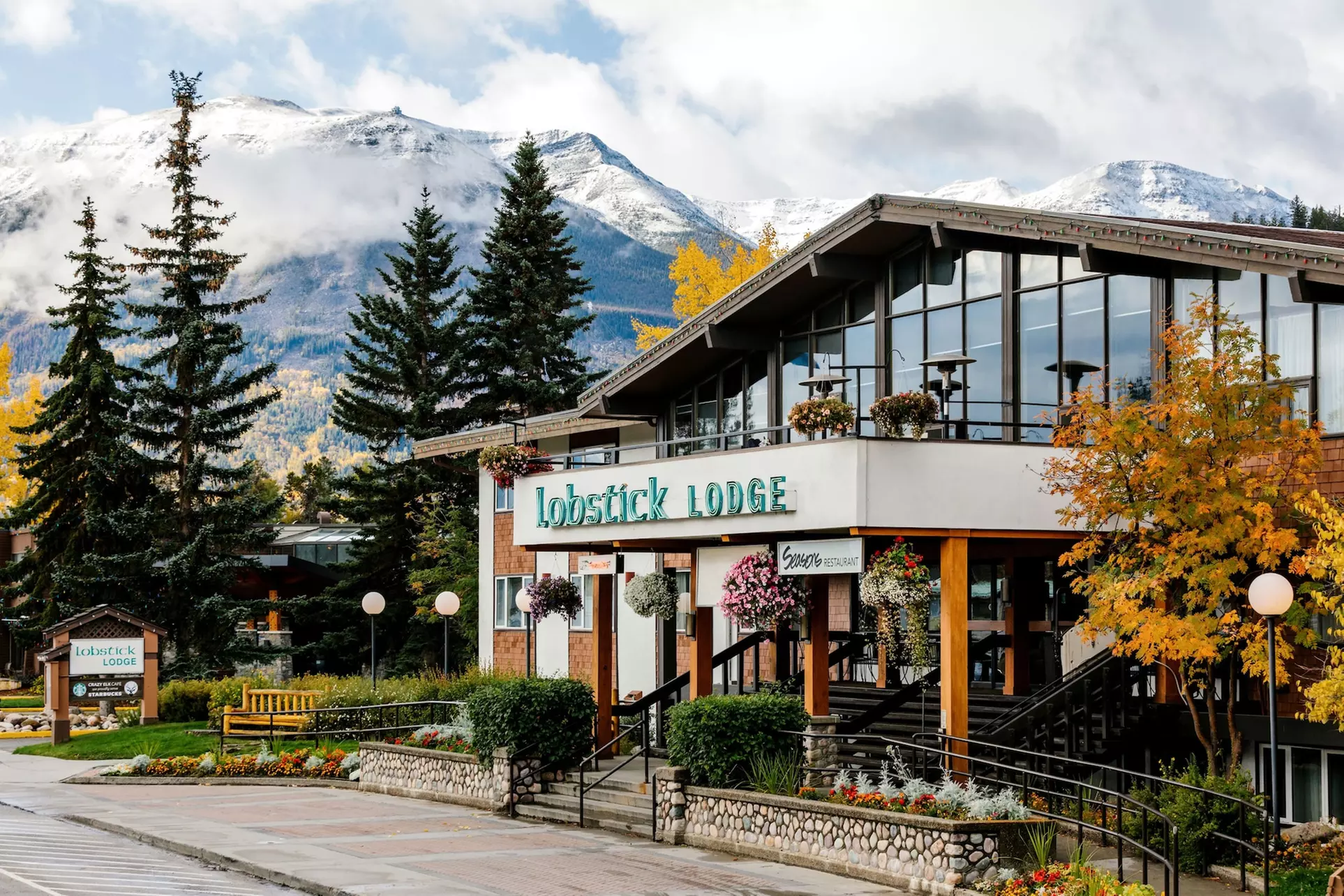 Lobstick Lodge - Primary Image