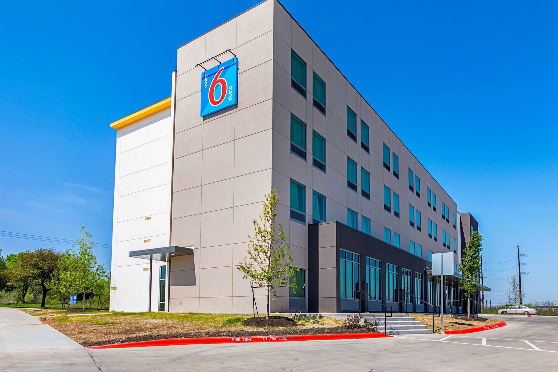 Studio 6 Austin, TX - Airport