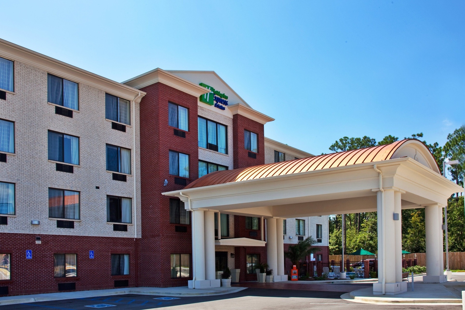 Holiday Inn Express & Suites Ocean Springs by IHG