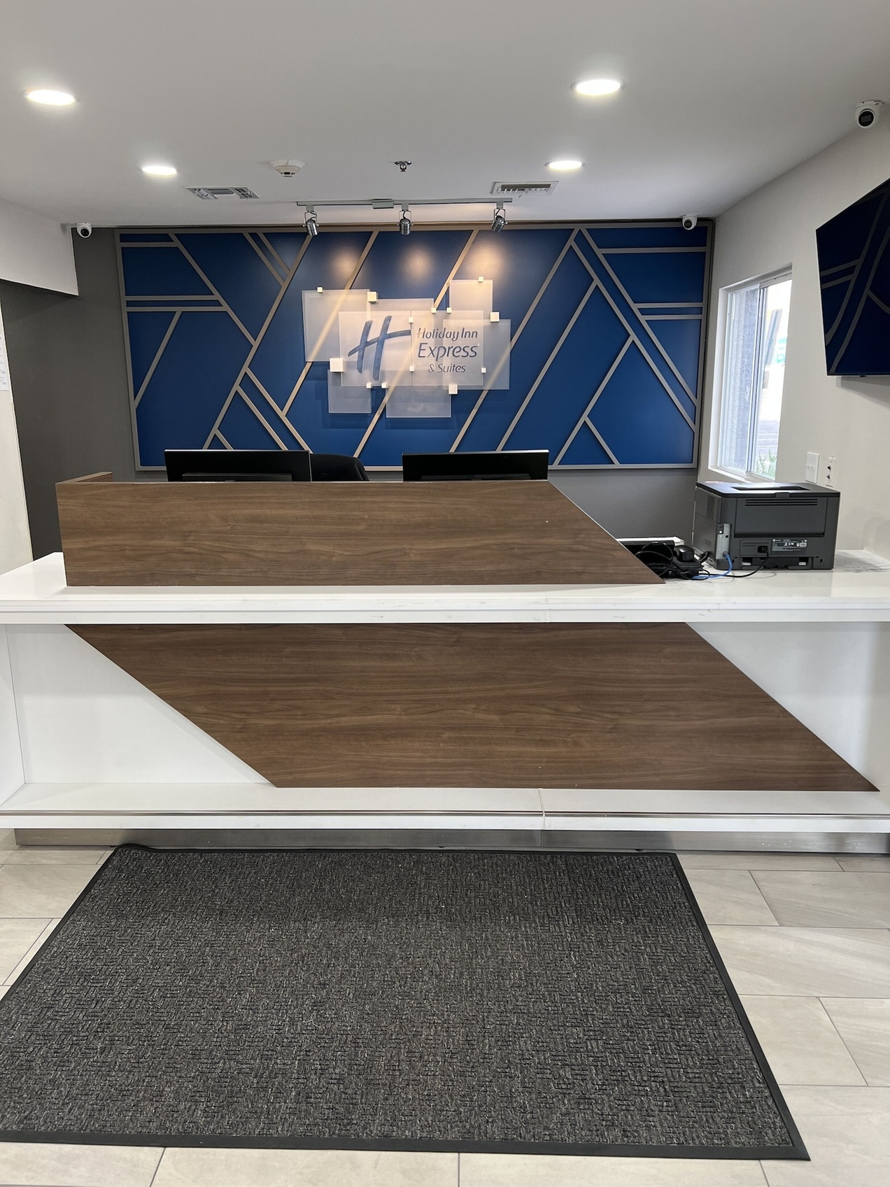 Holiday Inn Express & Suites Phoenix - Mesa West by IHG