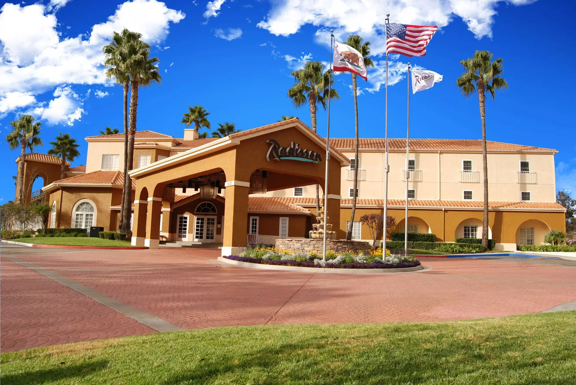 Radisson Hotel San Diego-Rancho Bernardo - Primary Image