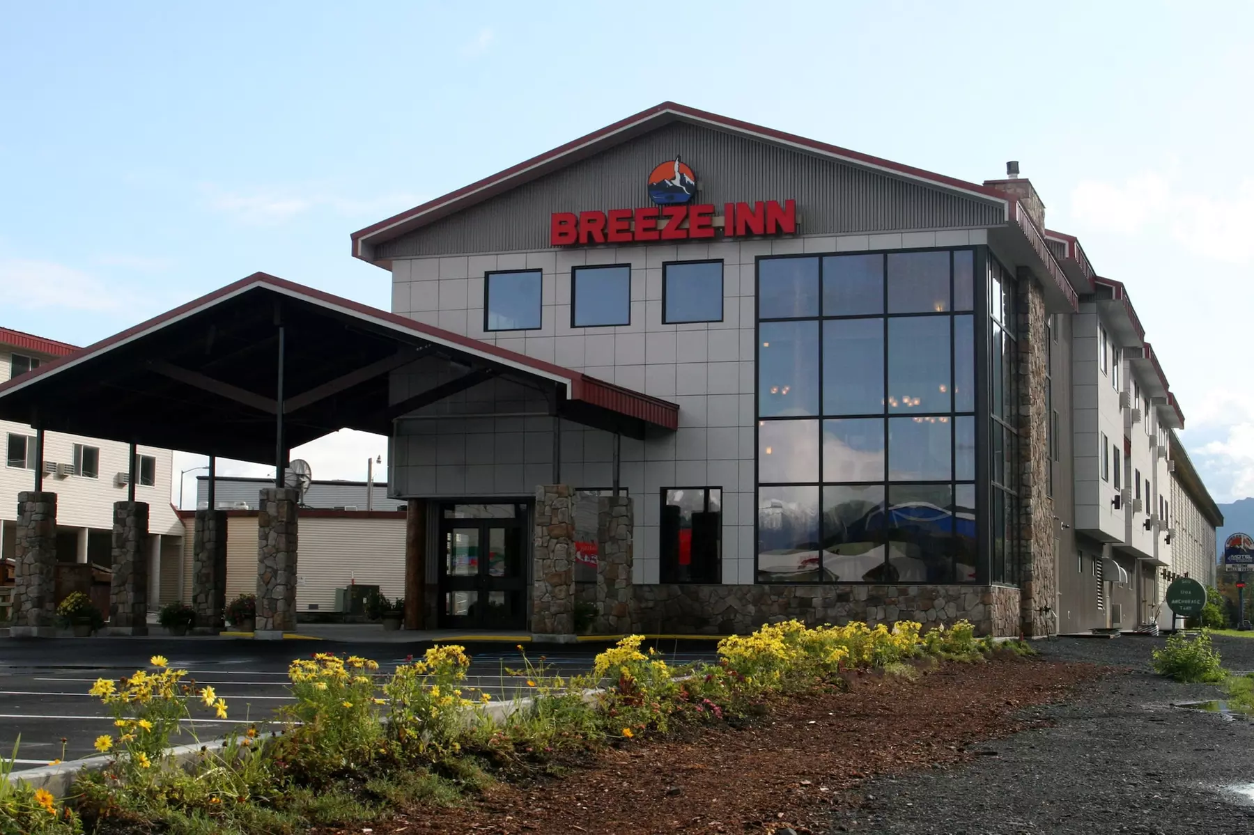 Breeze Inn - Primary Image