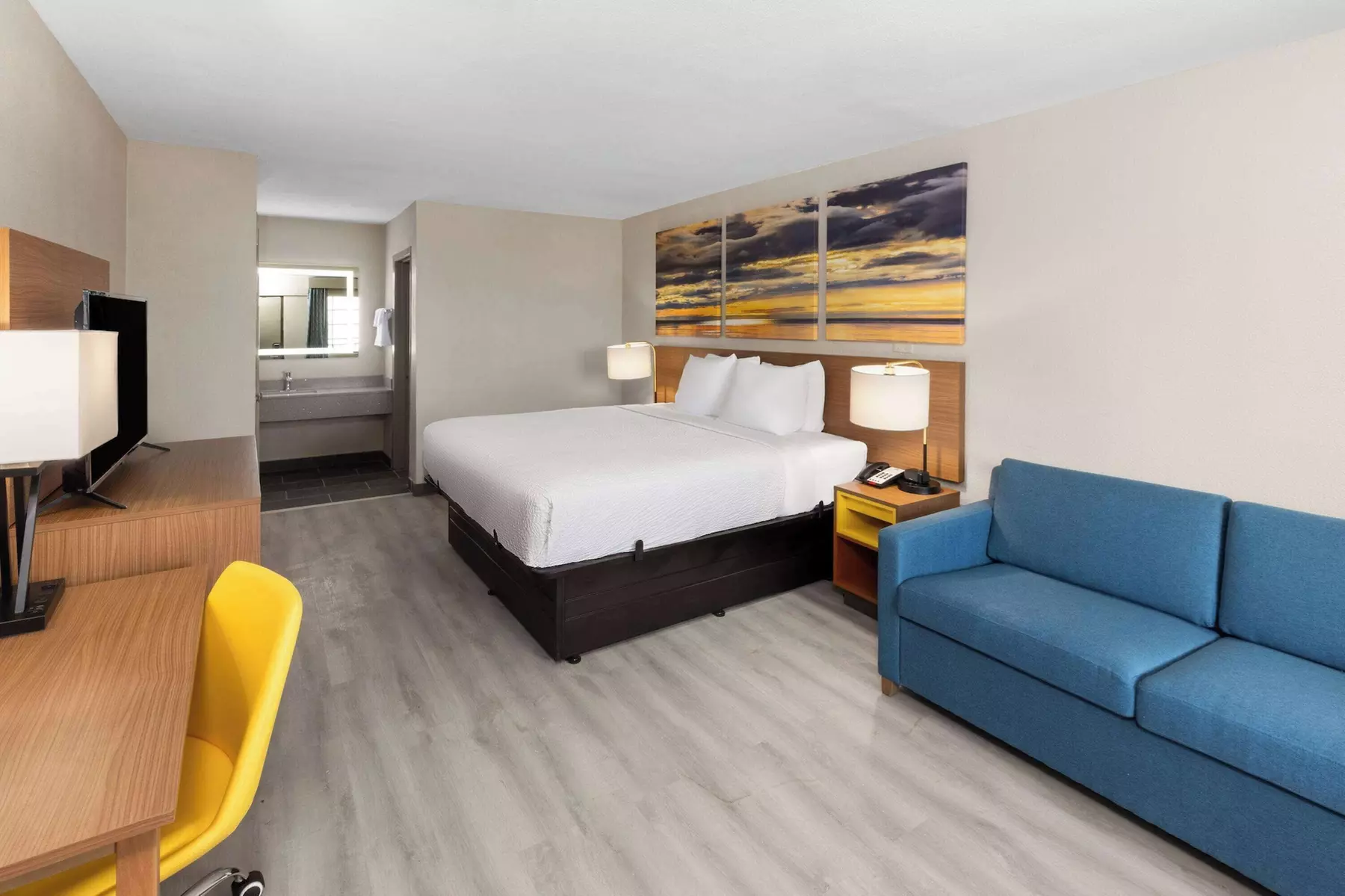 Days Inn & Suites by Wyndham Vicksburg - Primary Image