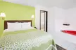 Days Inn by Wyndham York - Second Medium