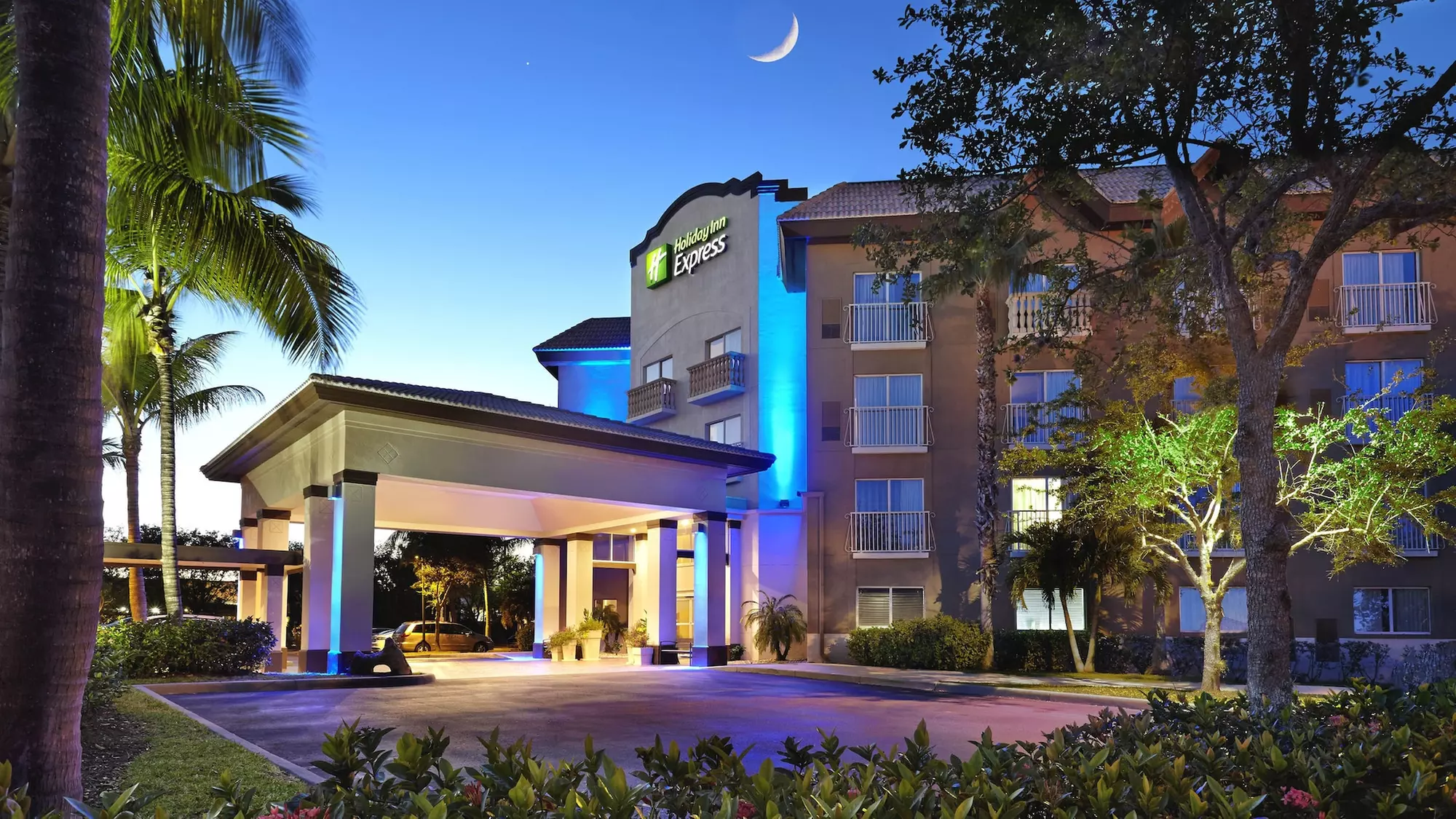 Holiday Inn Express & Suites Naples Downtown - 5th Avenue by IHG - Primary Image