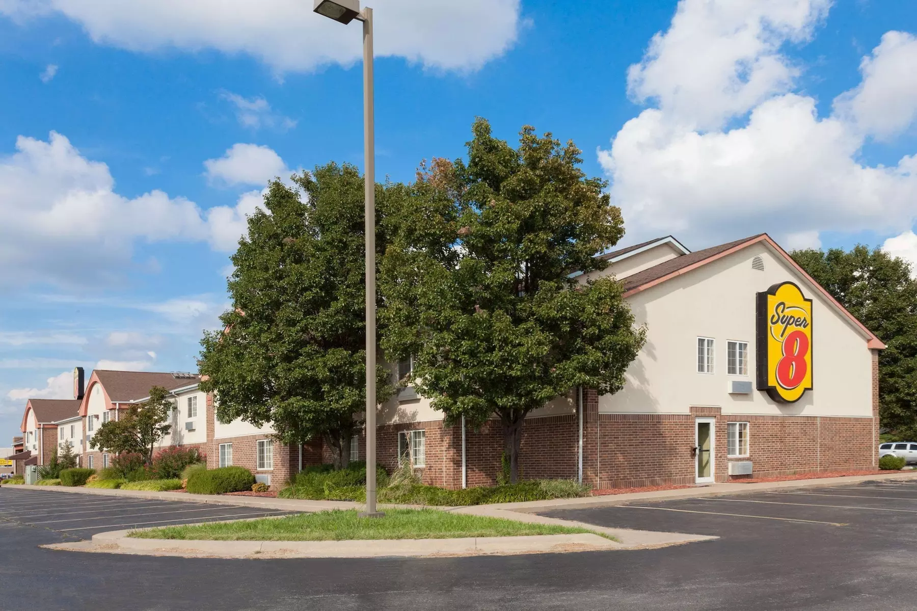 Super 8 by Wyndham Carthage - Primary Image