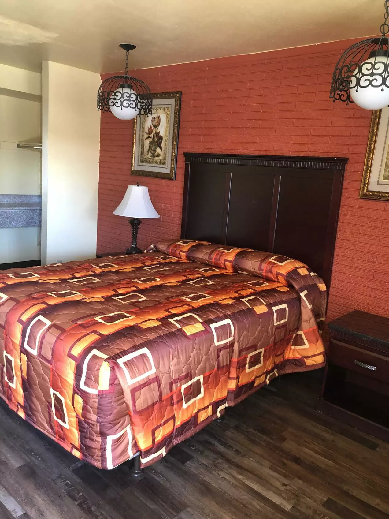 Economy Inn - Primary Image