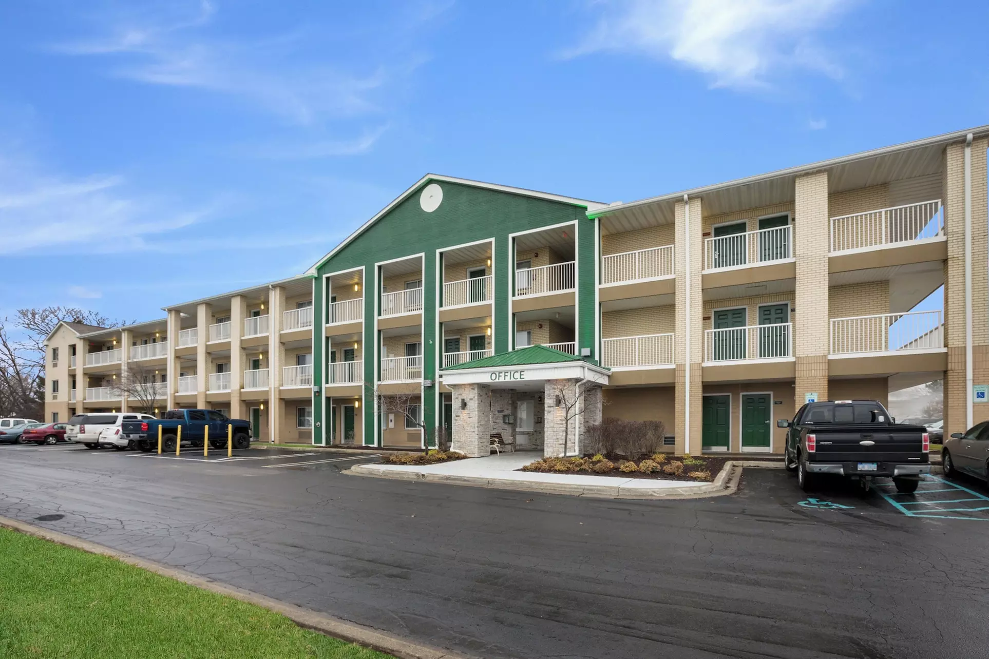 HomeTowne Studios by Red Roof Detroit - Livonia - Primary Image