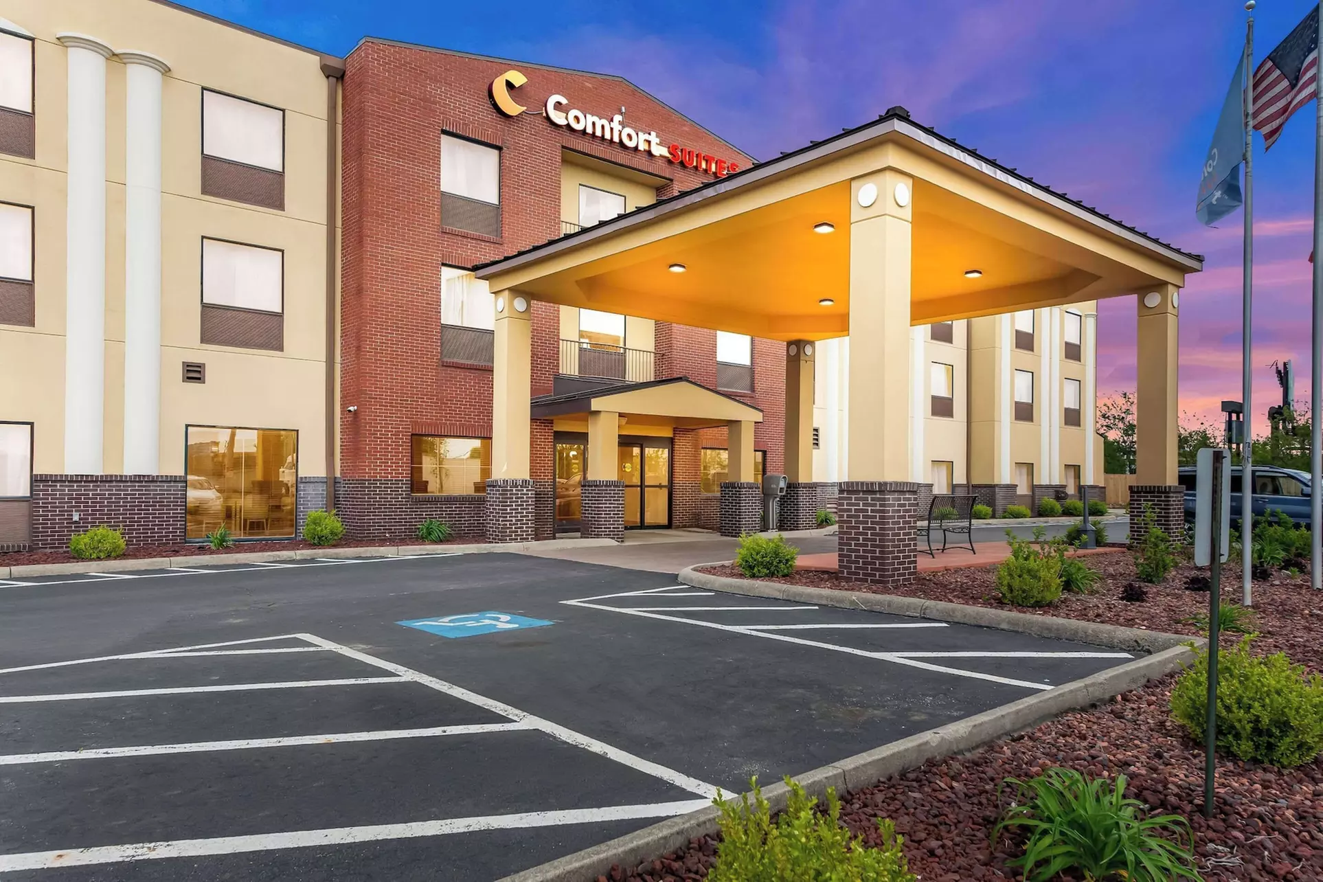 Comfort Suites Columbus - Primary Image