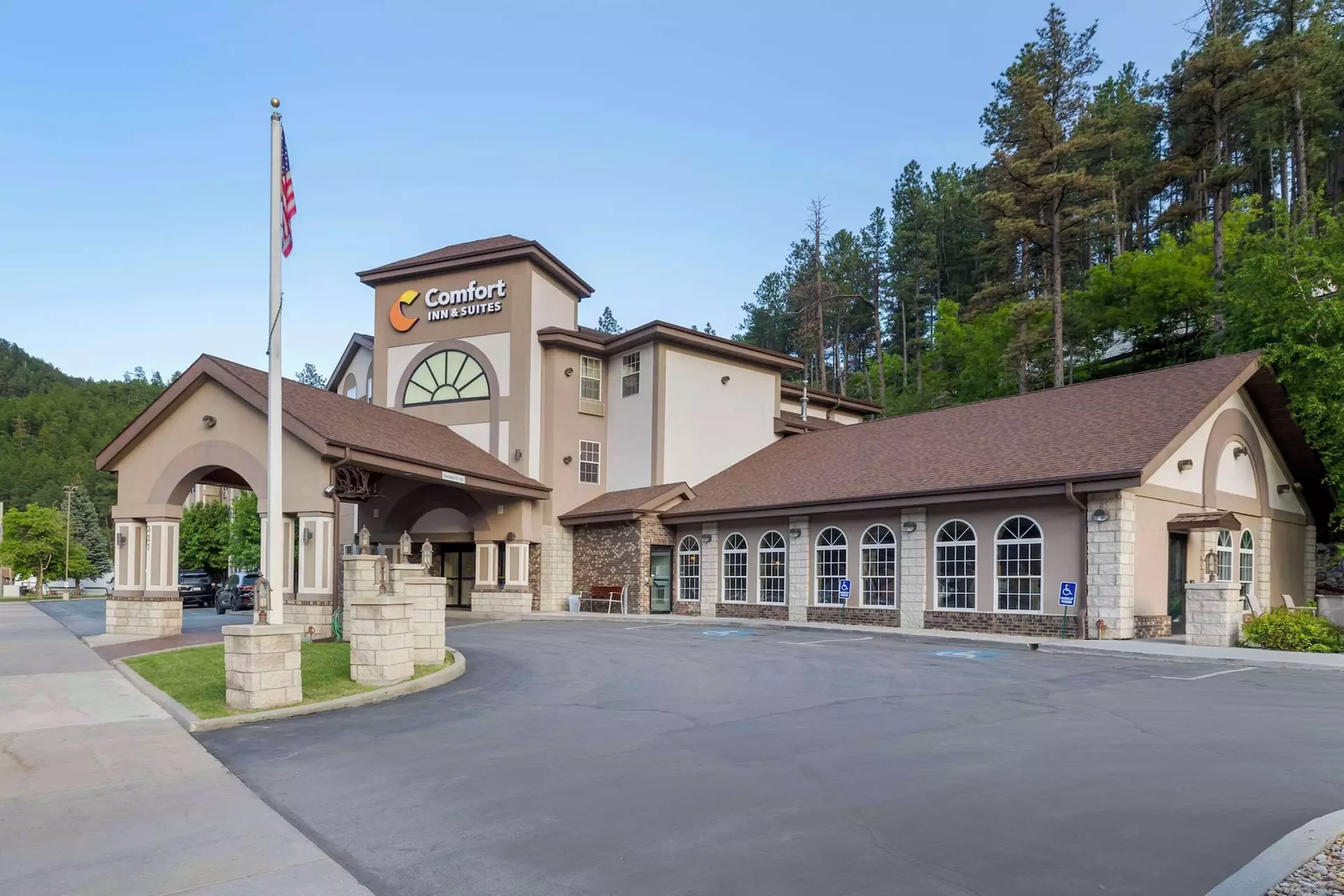 Comfort Inn & Suites Mt. Rushmore - Primary Image