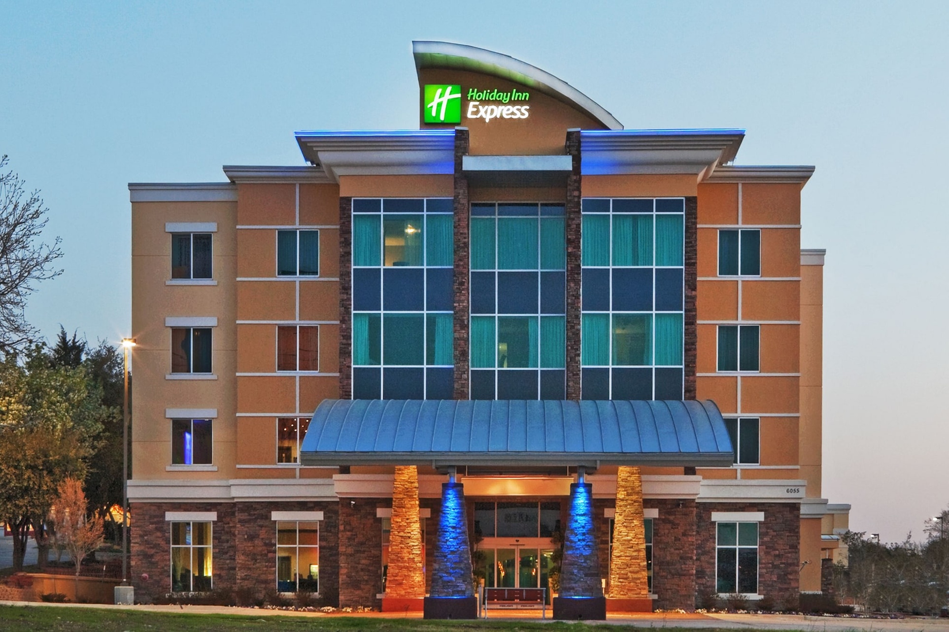 Holiday Inn Express & Suites North Dallas at Preston, an IHG Hotel