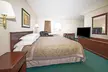 Super 8 by Wyndham Richmond - Second Medium