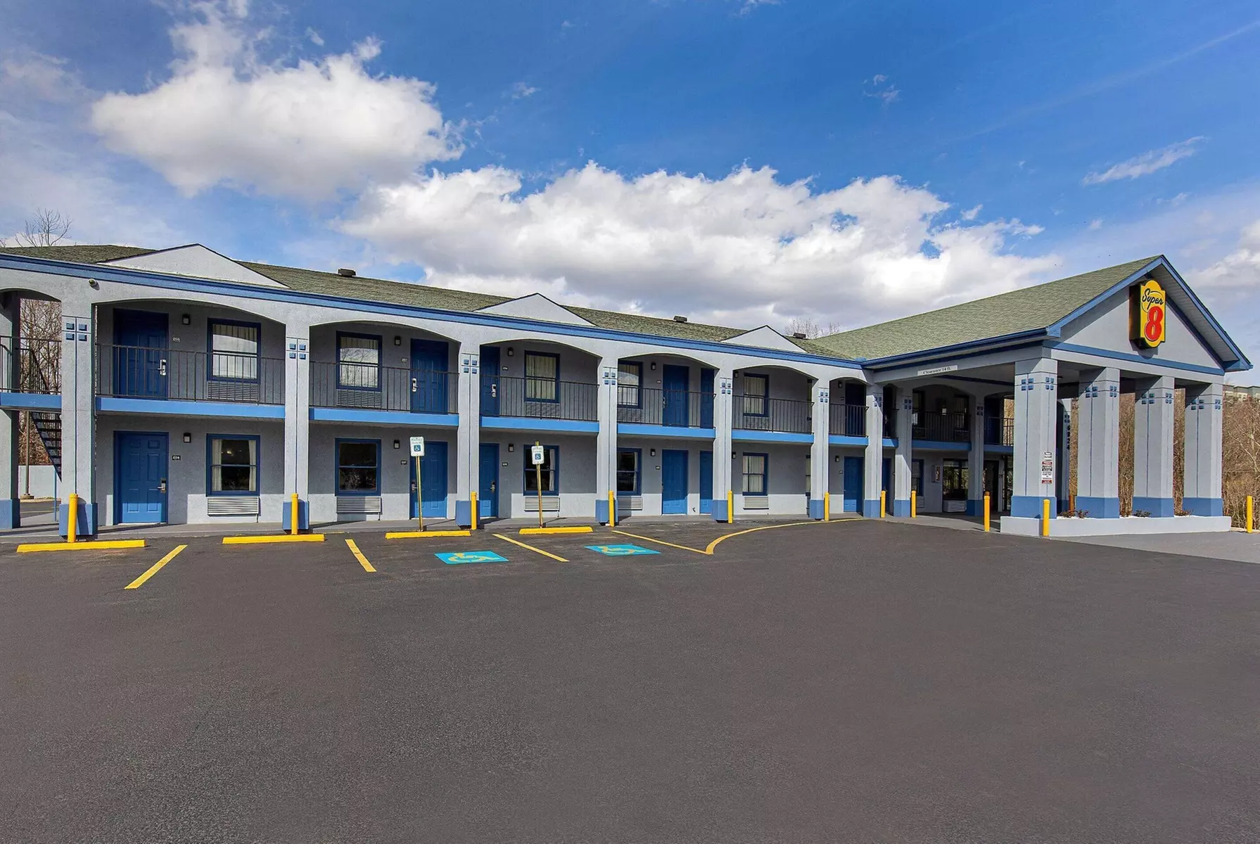 Super 8 by Wyndham Nashville West - Primary Image