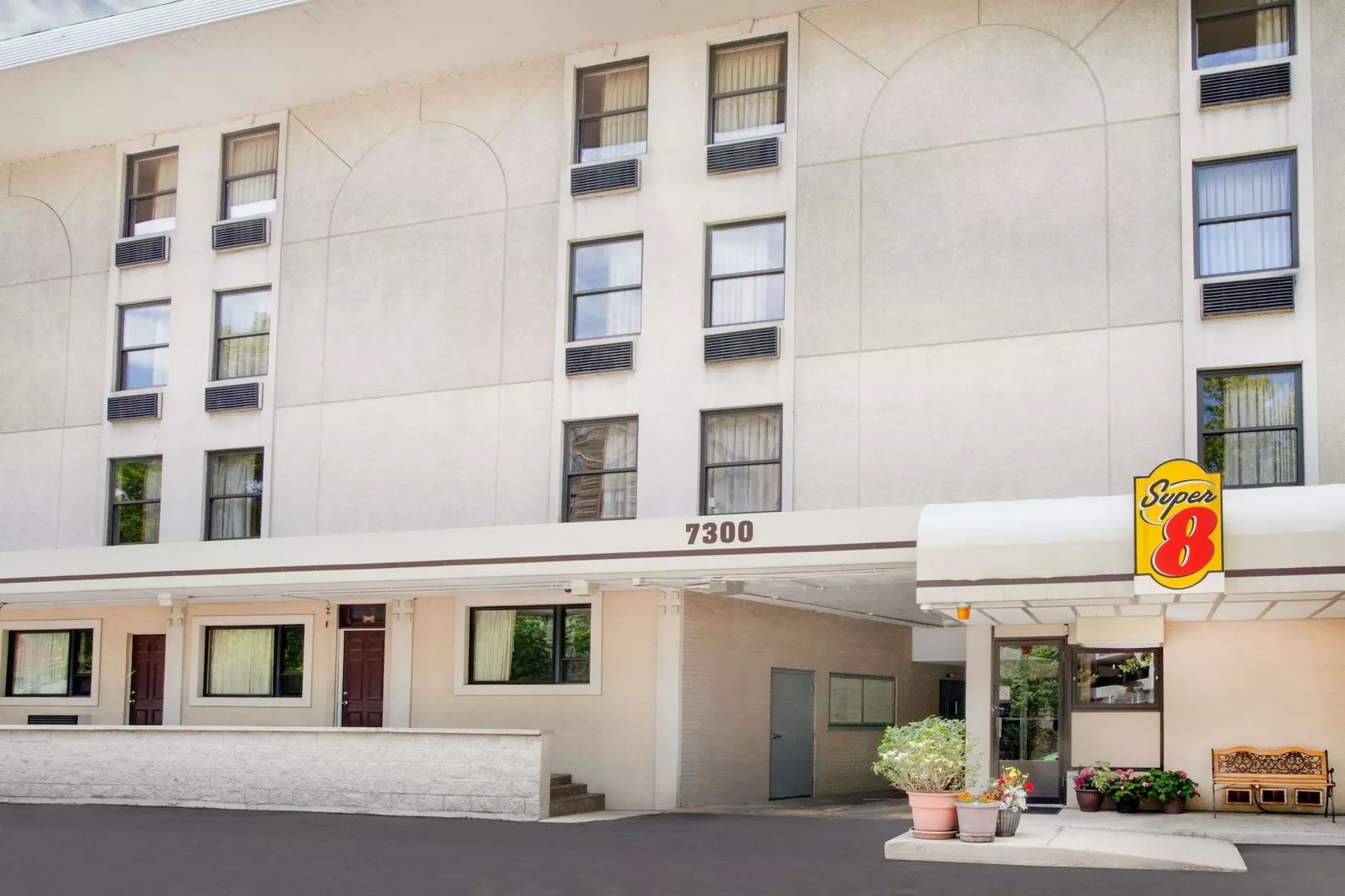 Super 8 by Wyndham Chicago IL - Primary Image