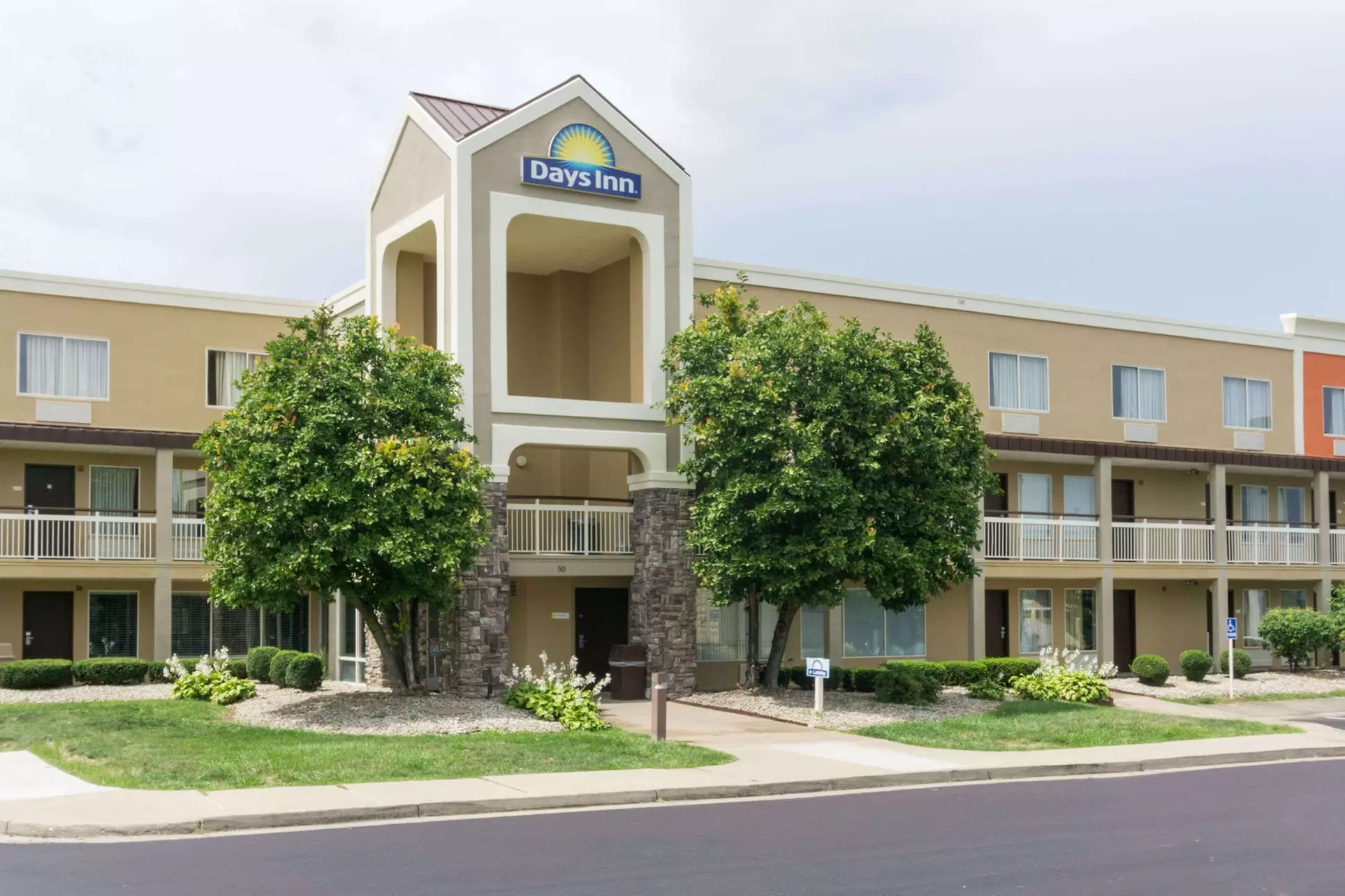 Days Inn by Wyndham Florence Cincinnati Area - Primary Image