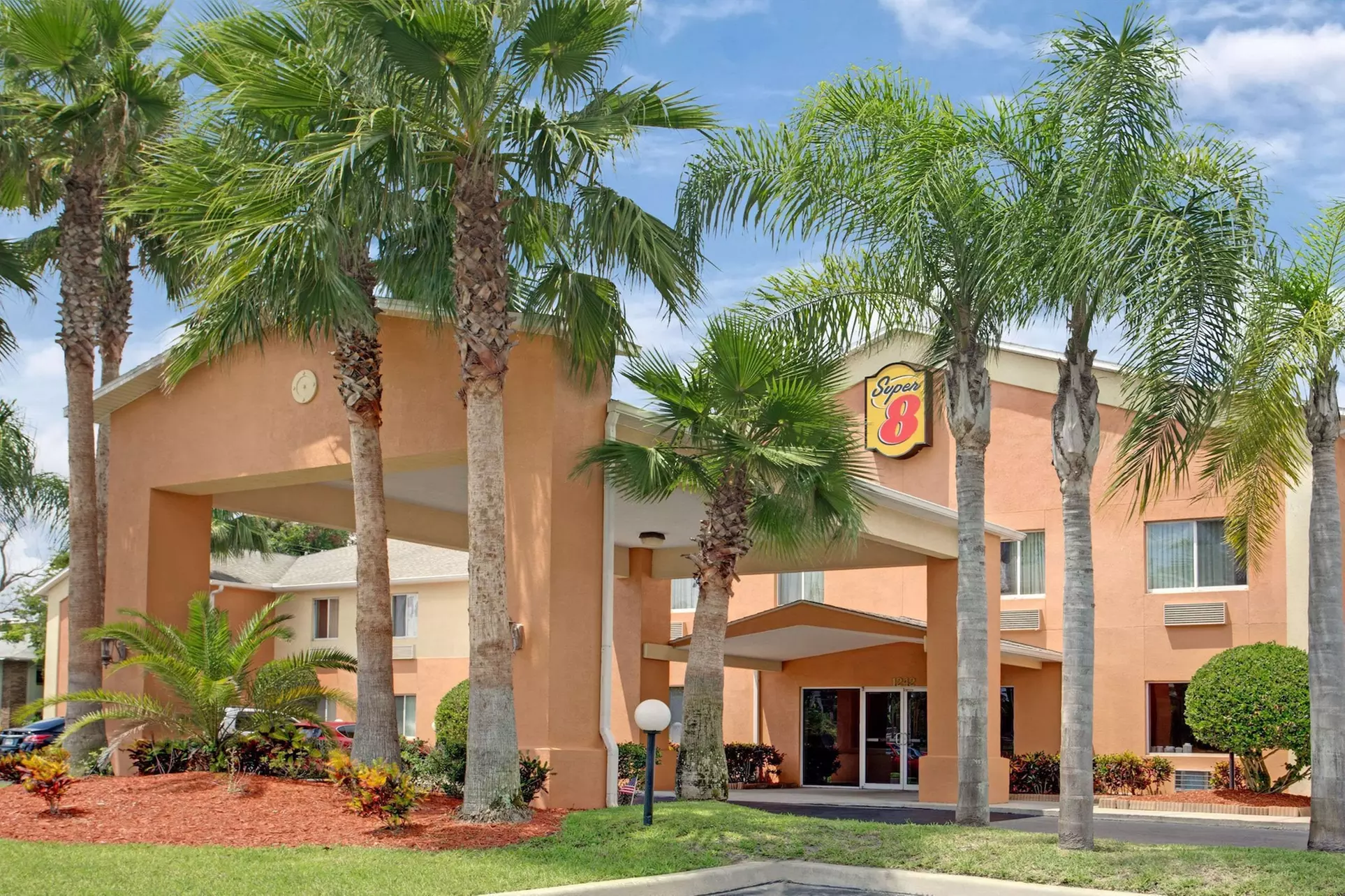Super 8 by Wyndham Daytona Beach - Primary Image