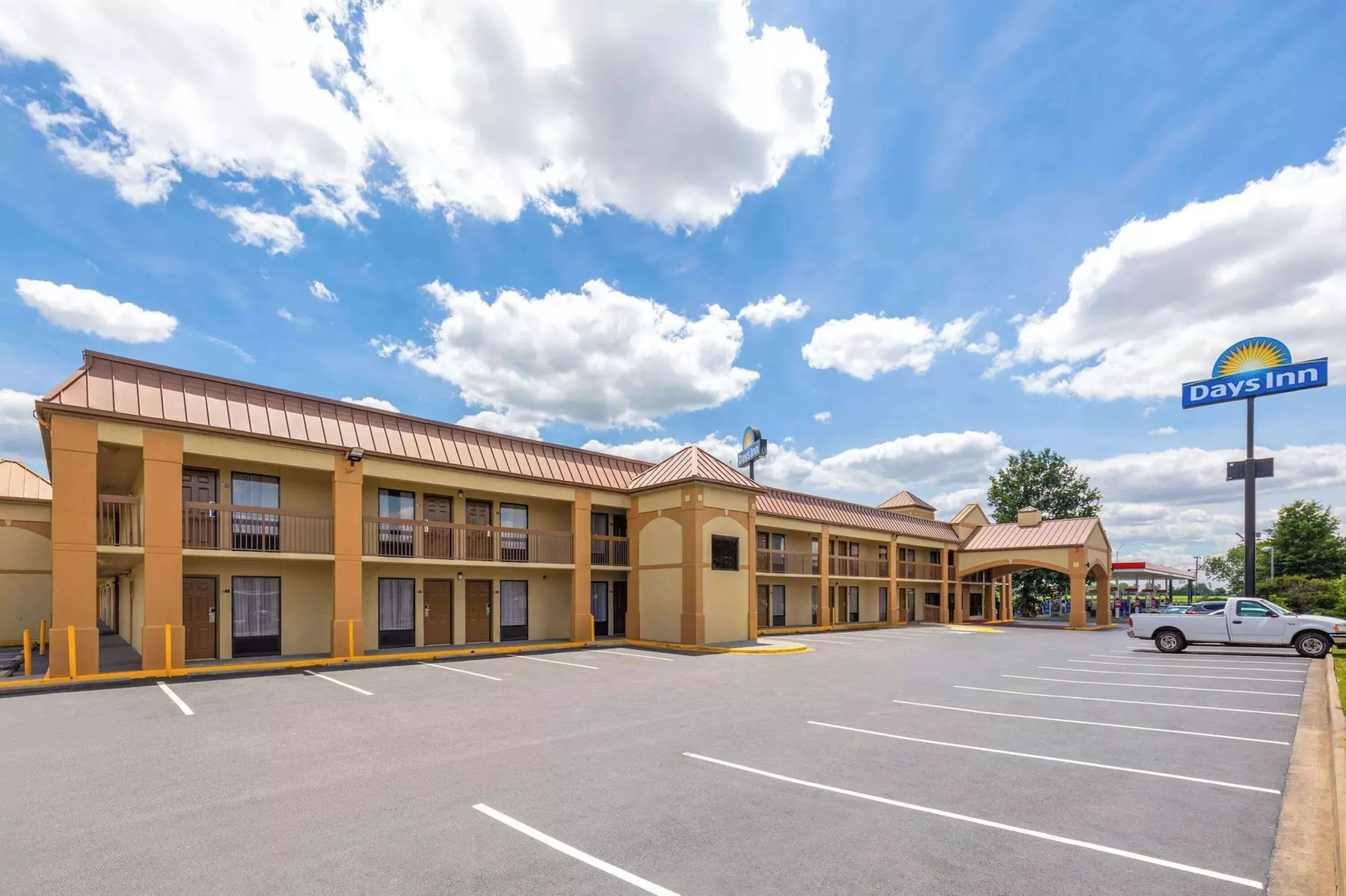 Days Inn by Wyndham Oak Grove/Ft. Campbell - Primary Image