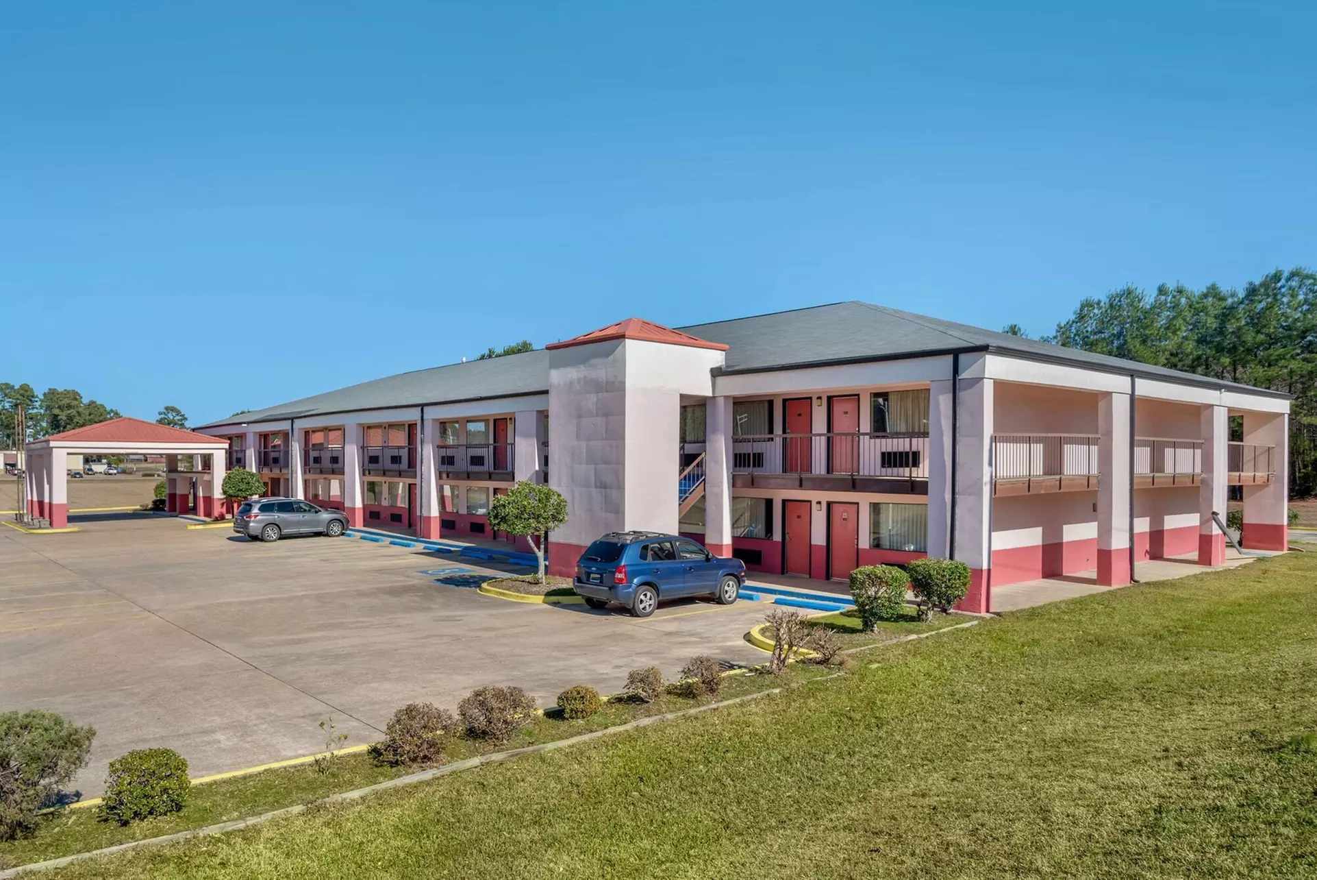 Econo Lodge Inn And Suites - Primary Image