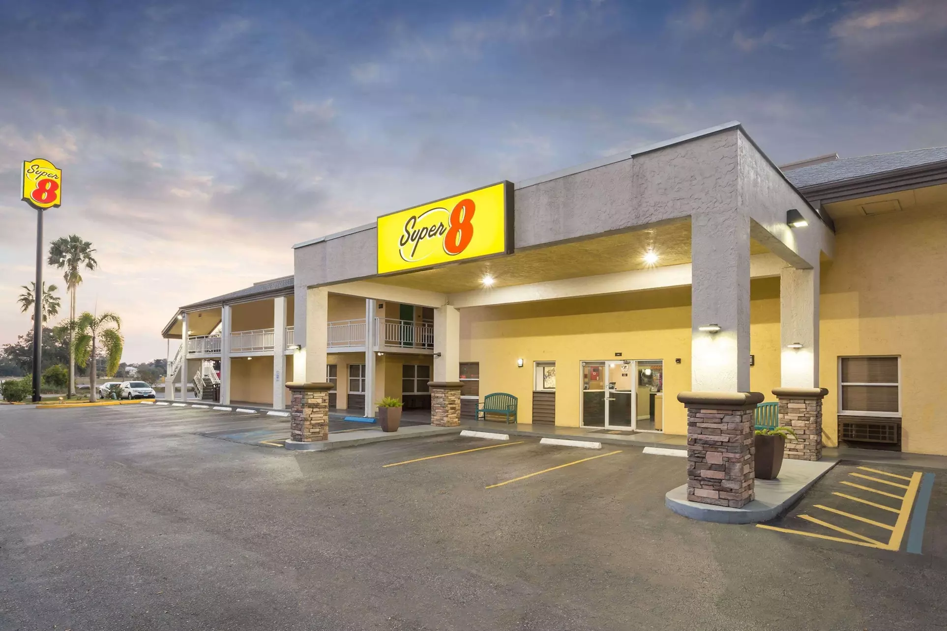 Super 8 by Wyndham Ellenton Bradenton Area - Primary Image