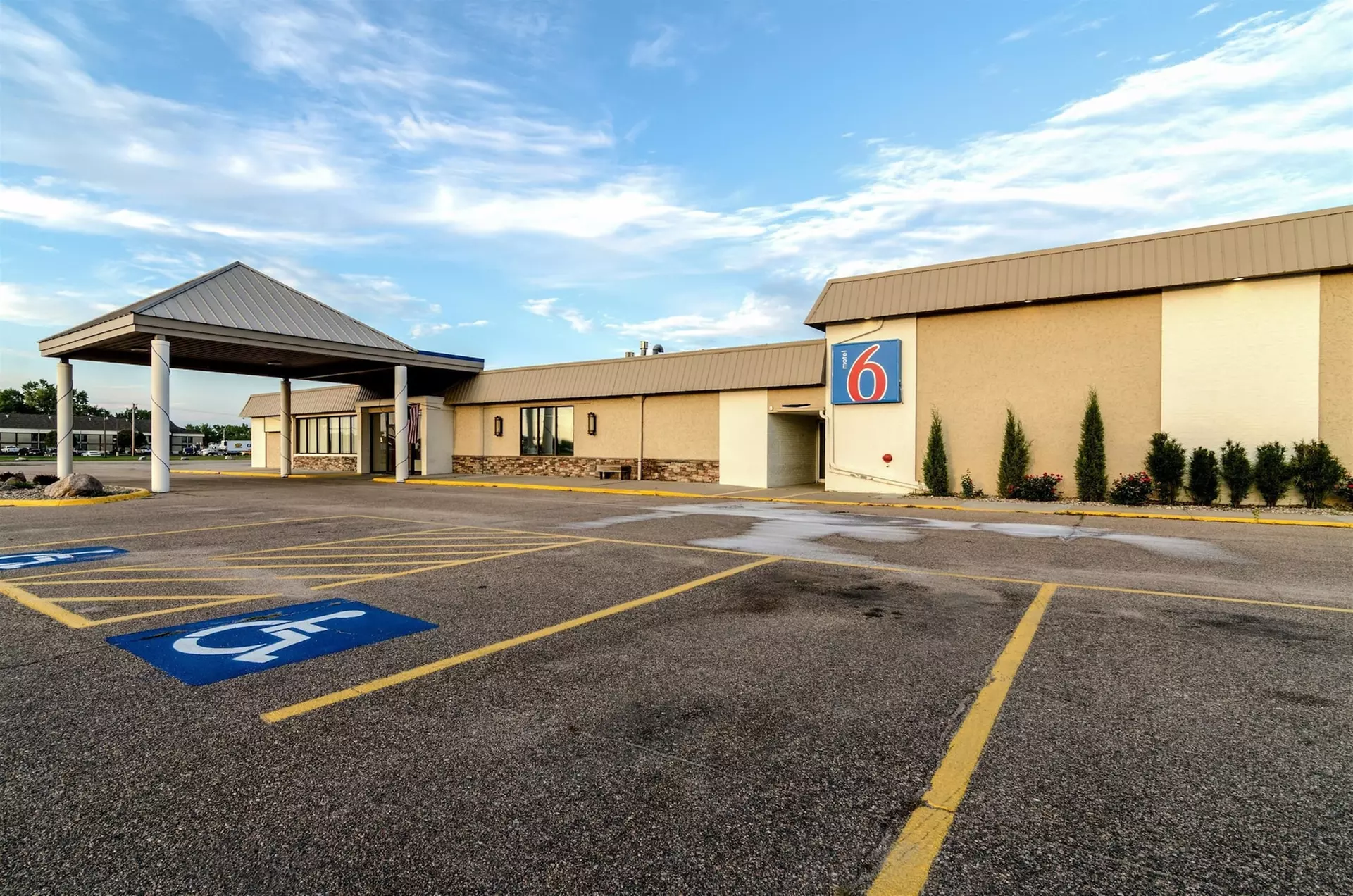 Motel 6 York, NE - Primary Image