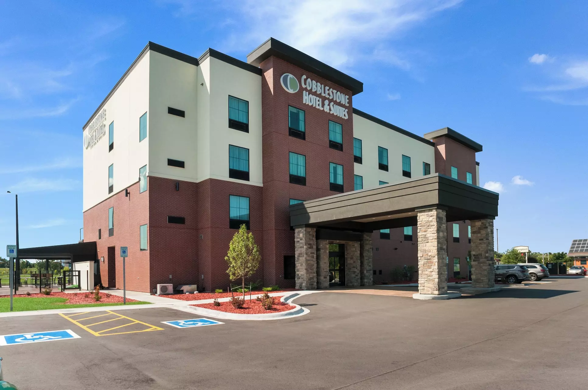 Cobblestone Hotel & Suites - Appleton International Airport - Primary Image