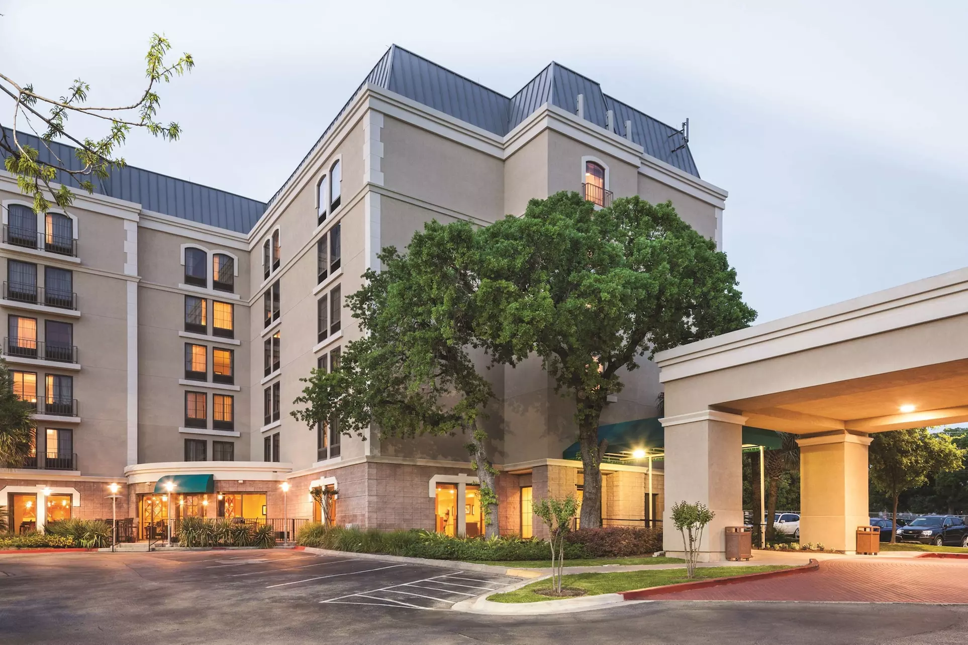 DoubleTree by Hilton Austin - University Area - Primary Image