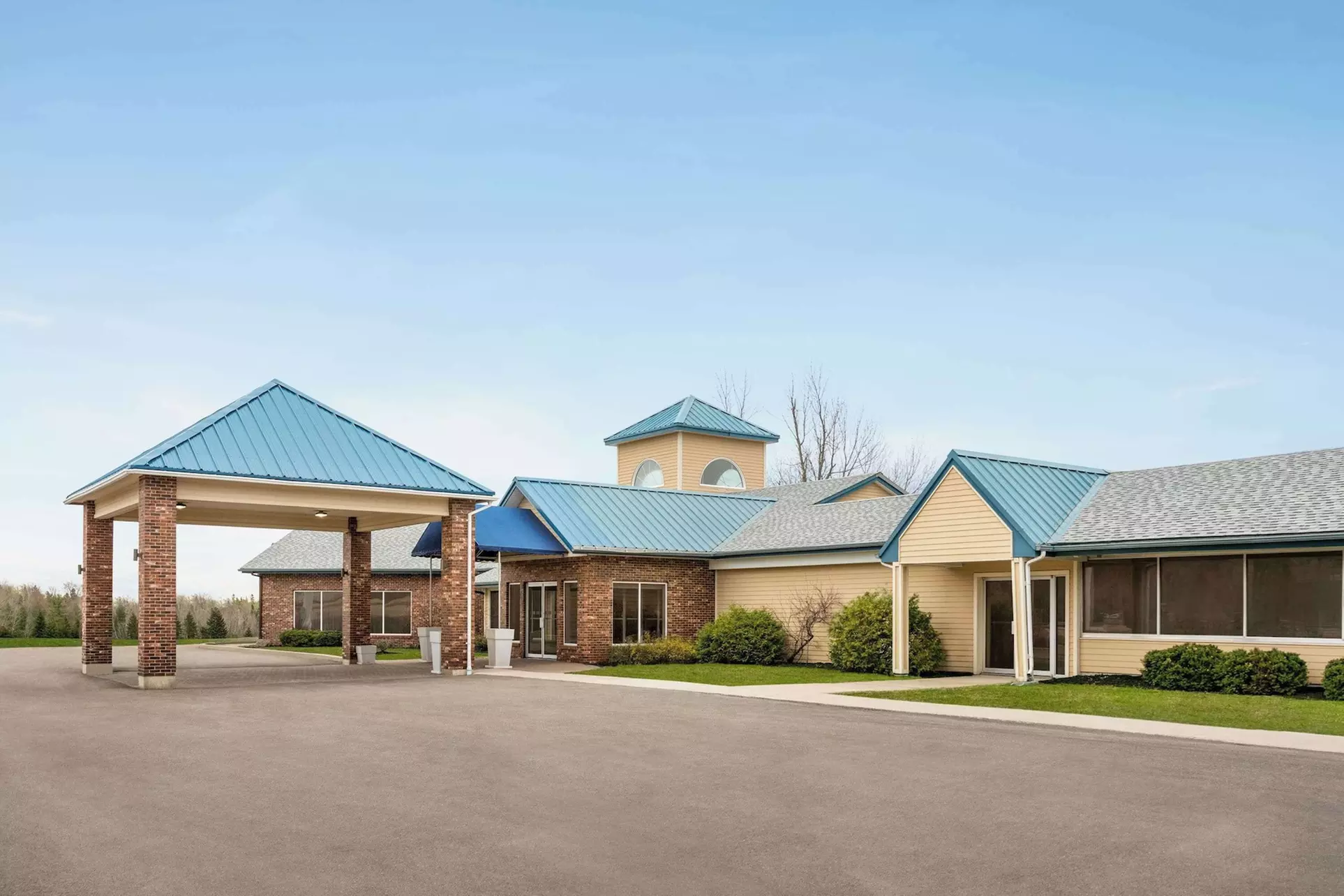 Days Inn & Suites by Wyndham Moncton - Primary Image