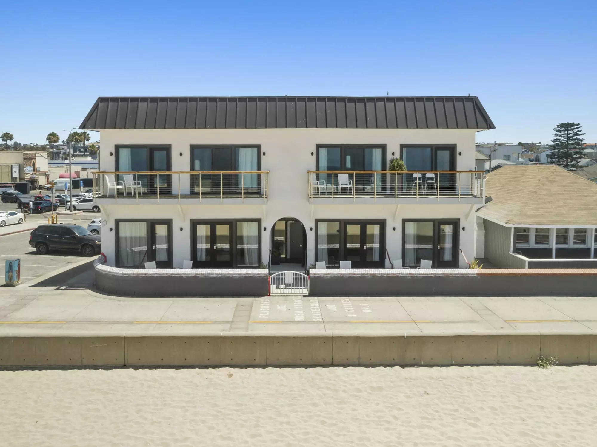 Sea Sprite Oceanfront Hotel - Primary Image