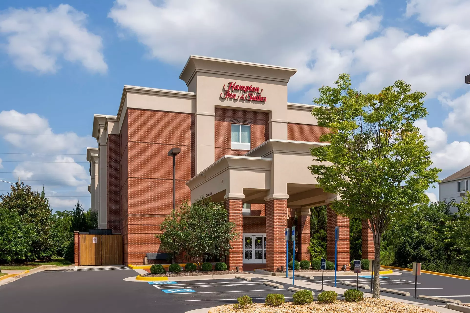 Hampton Inn & Suites Herndon-Reston - Primary Image