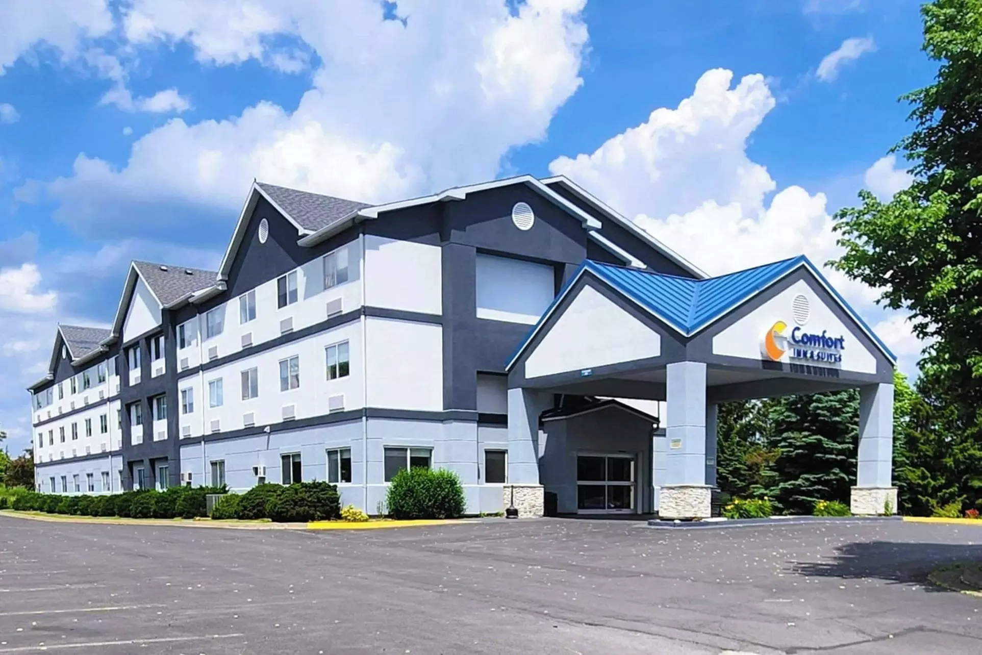 Comfort Inn & Suites Liverpool - Syracuse - Primary Image