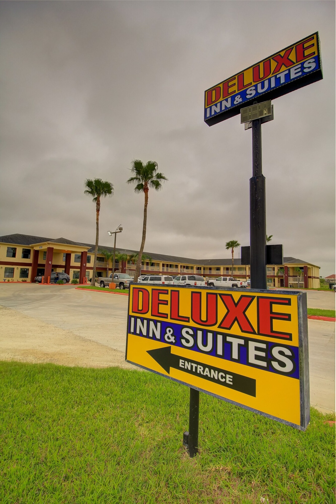 Deluxe Inn & Suites