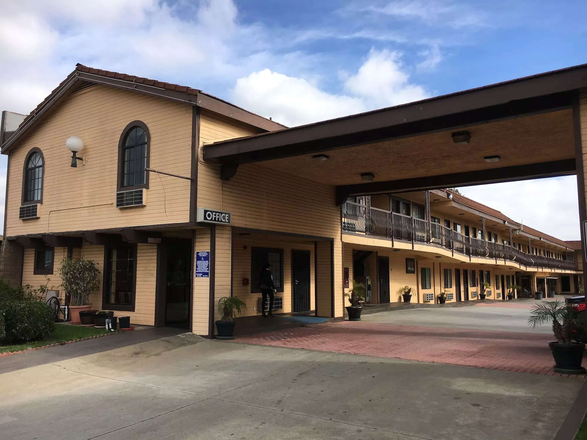 Del Amo Inn - Primary Image