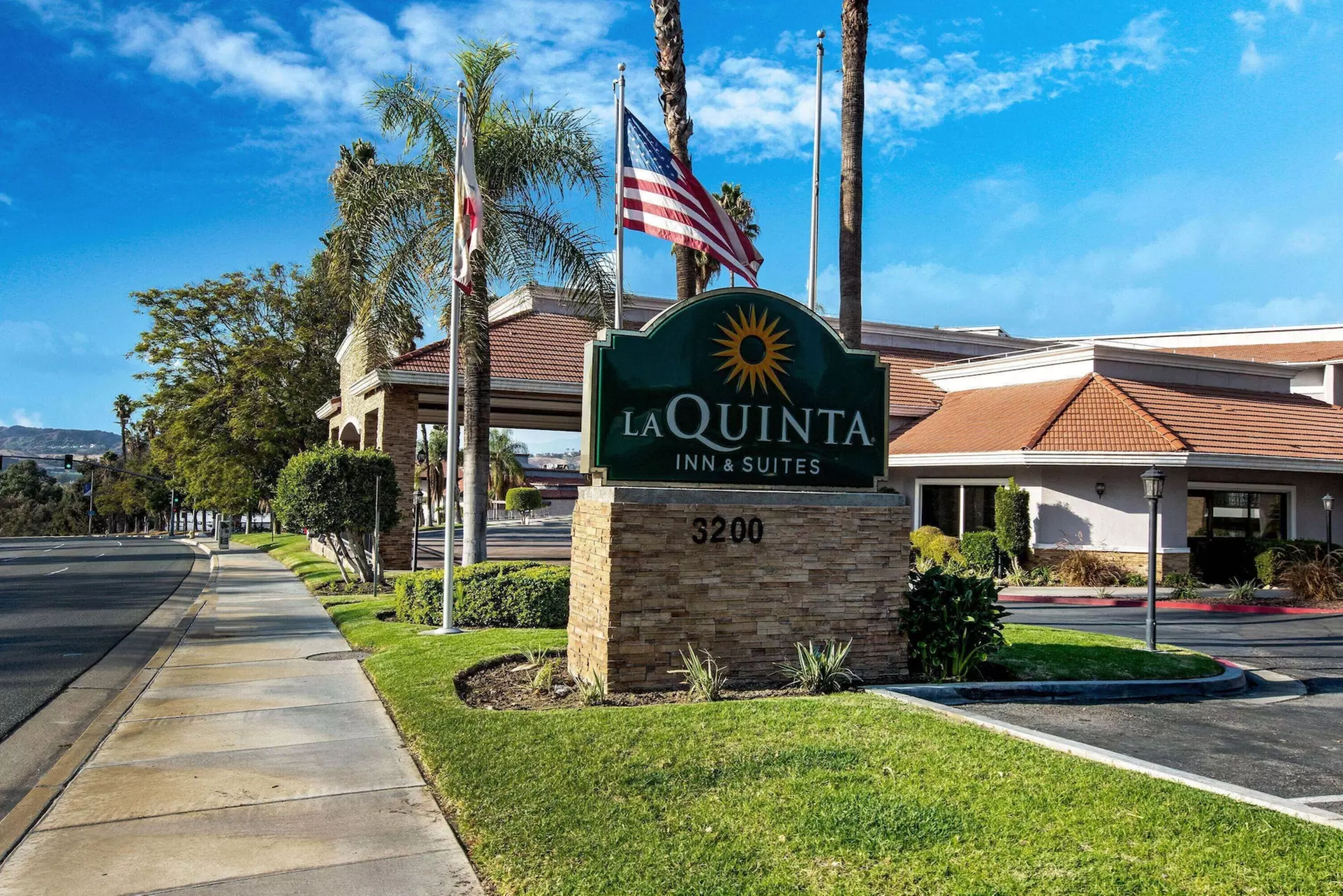 La Quinta Inn & Suites by Wyndham Pomona - Primary Image