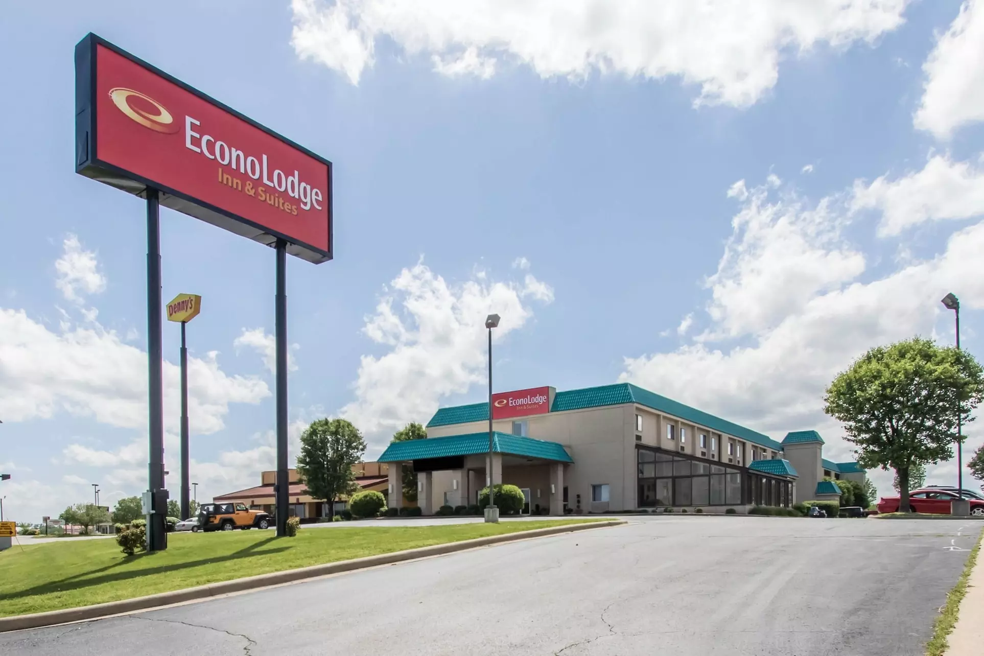 Econo Lodge Inn & Suites Joplin - Primary Image
