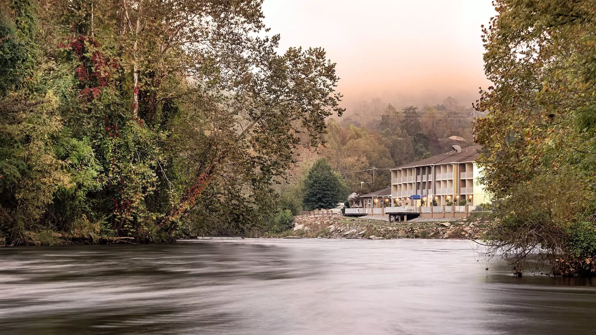 Best Western Plus River Escape Inn & Suites - Primary Image
