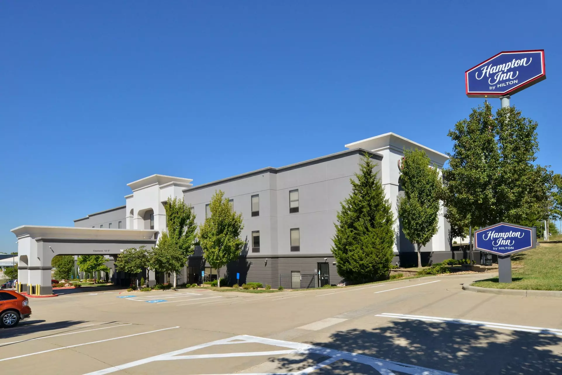 Hampton Inn Kansas City Northeast - Primary Image