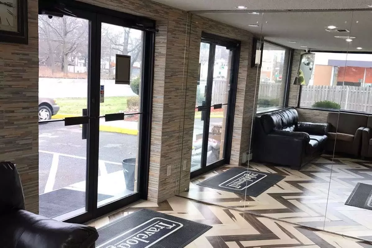 Travelodge by Wyndham Avenel Woodbridge - Primary Image